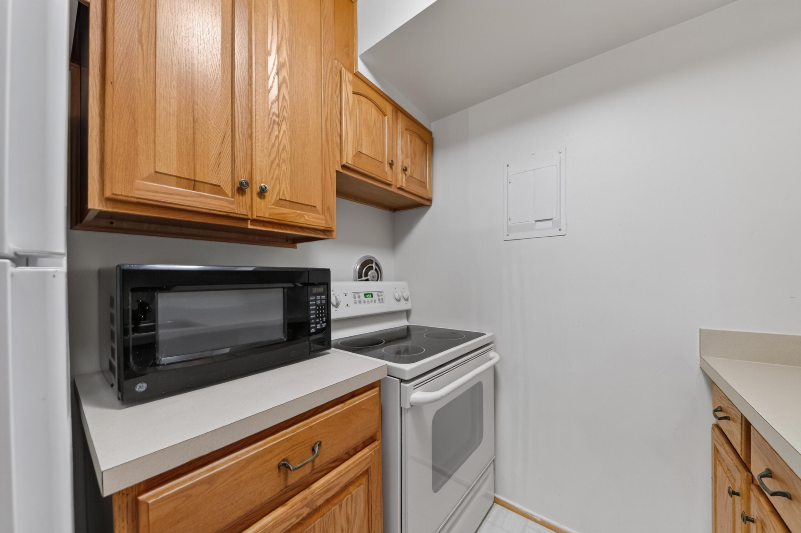 2106 Pauline Boulevard 202 Property Photo 7