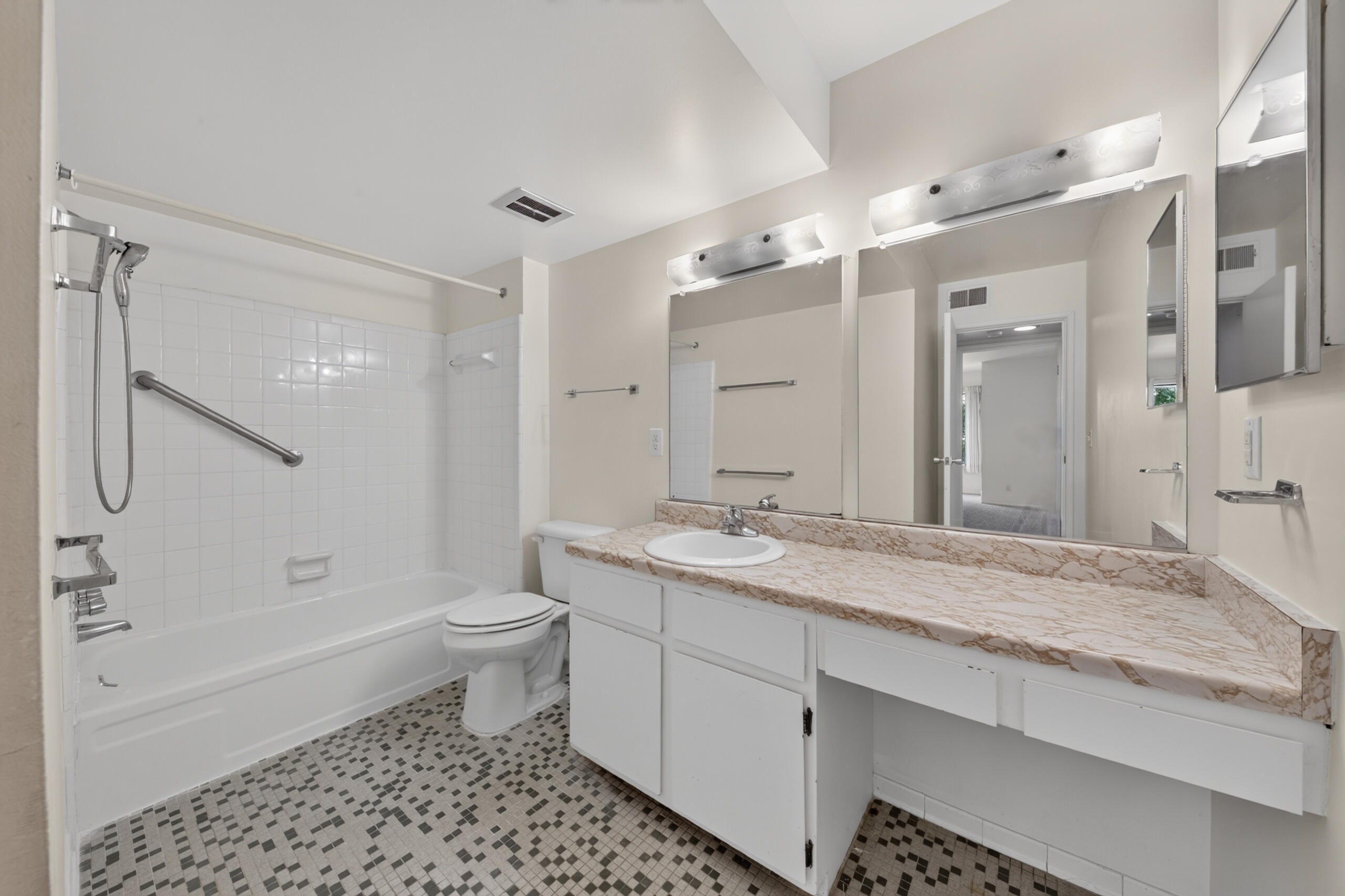 2106 Pauline Boulevard 202 Property Photo 18