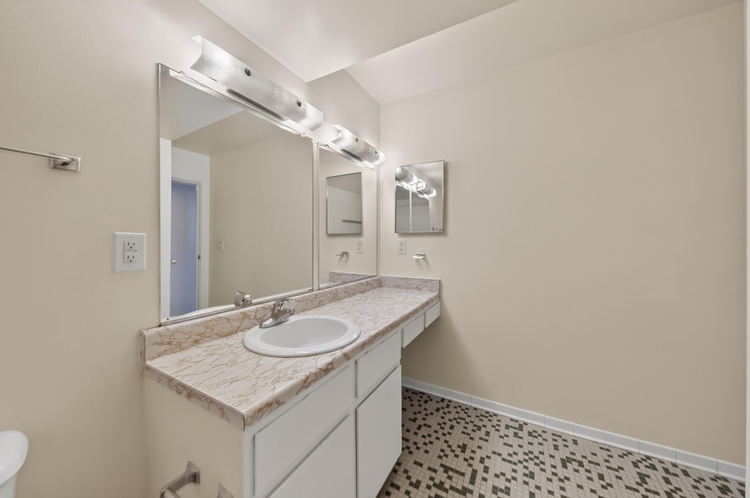 2106 Pauline Boulevard 202 Property Photo 20
