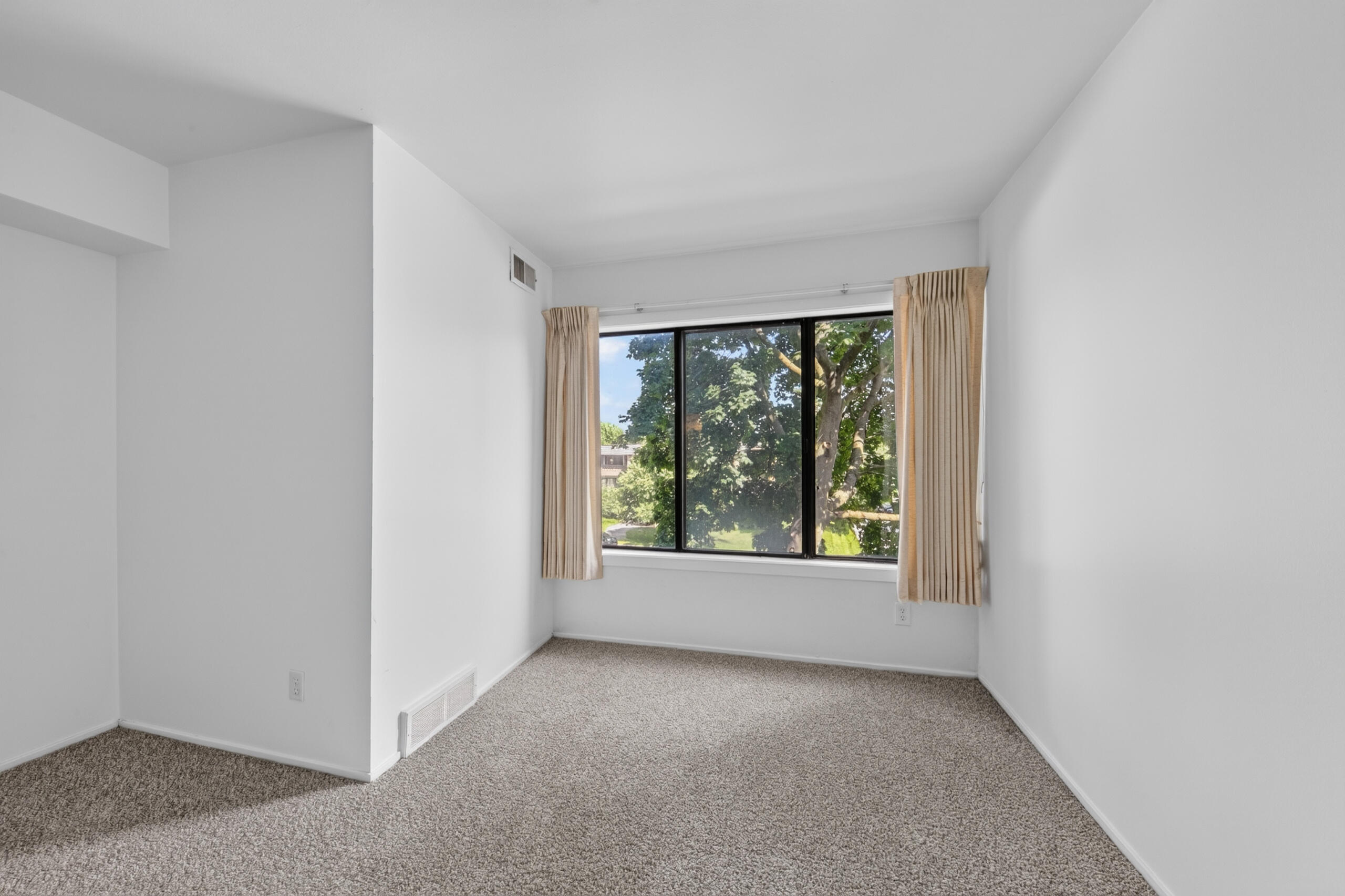2106 Pauline Boulevard 202 Property Photo 23