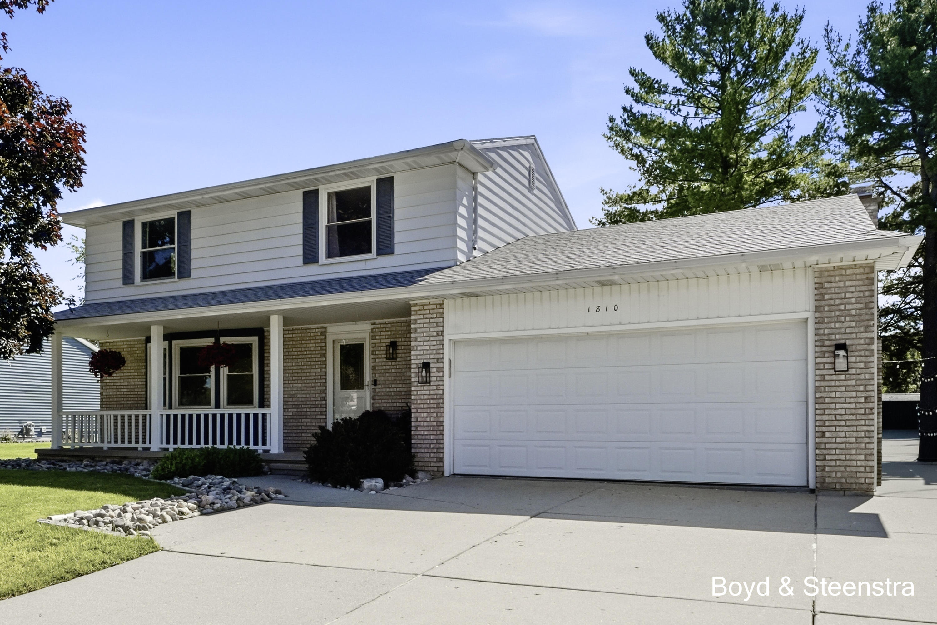 1810 Amberina Drive Property Photo 1