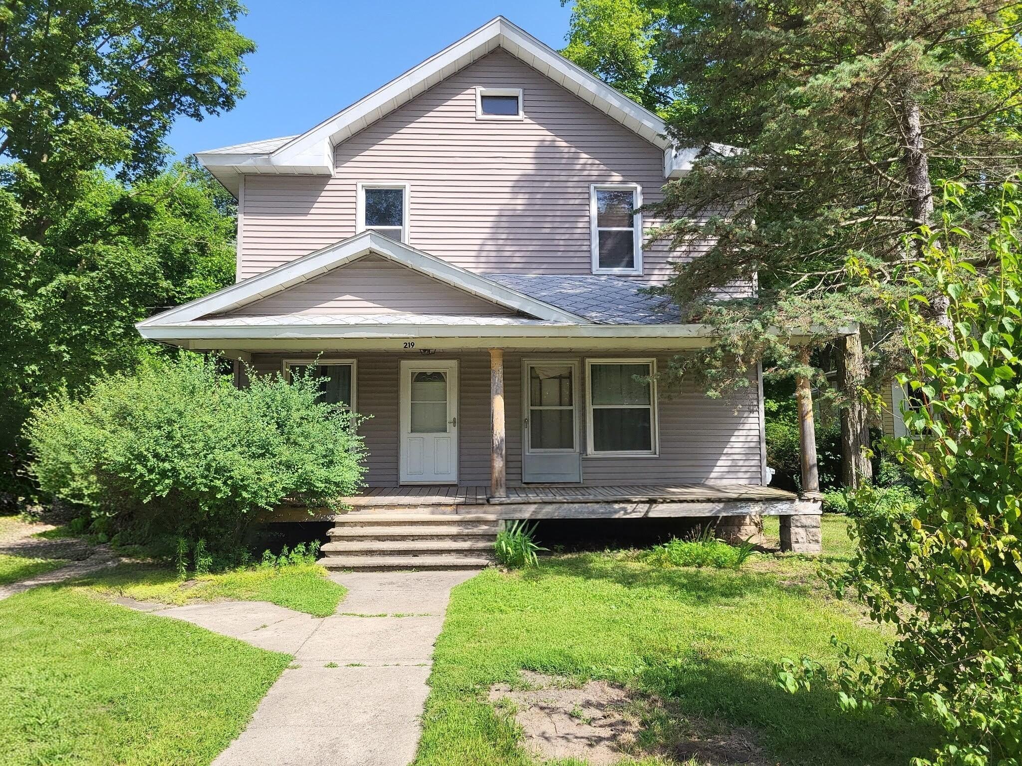 219 E Delaware Property Photo 1