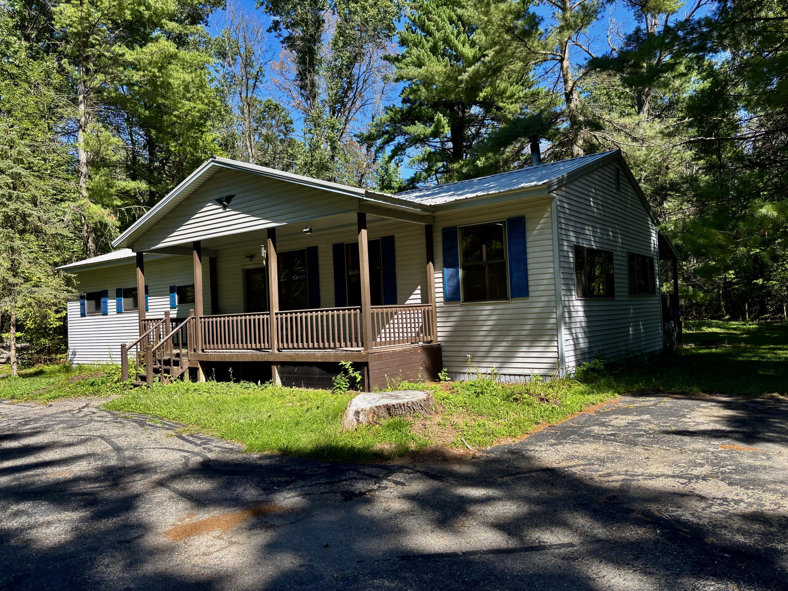 2594 S Forman Road Property Photo 2