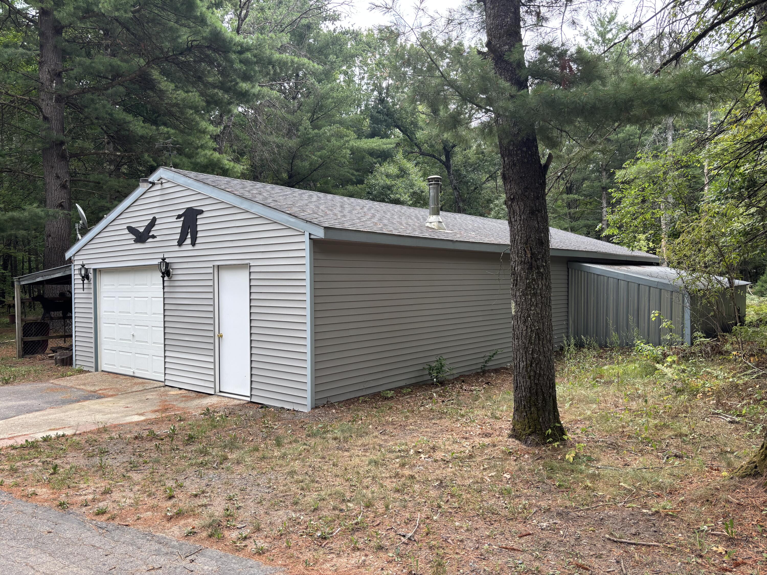 2594 S Forman Road Property Photo 4