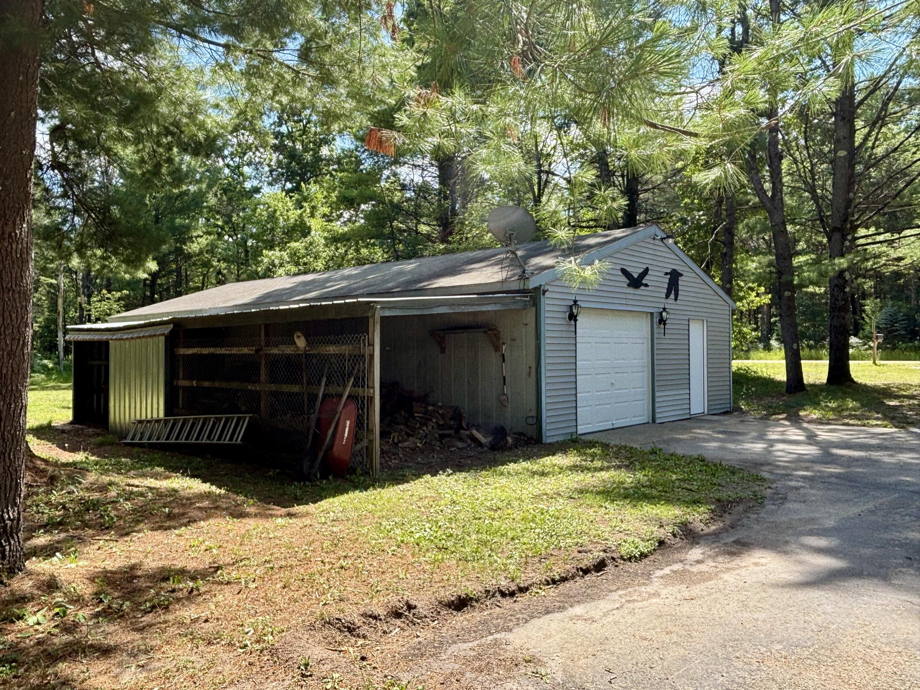 2594 S Forman Road Property Photo 6