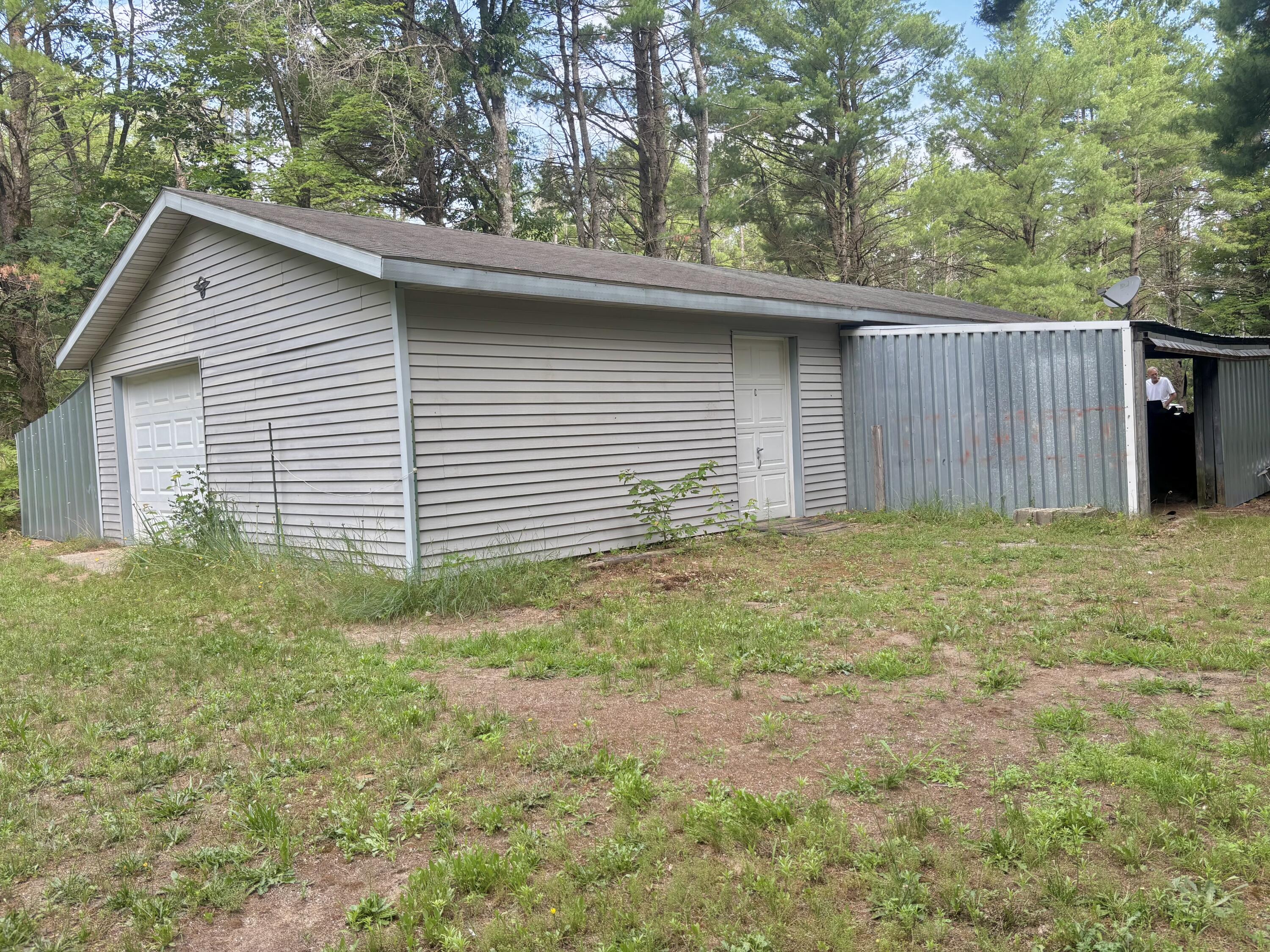 2594 S Forman Road Property Photo 7