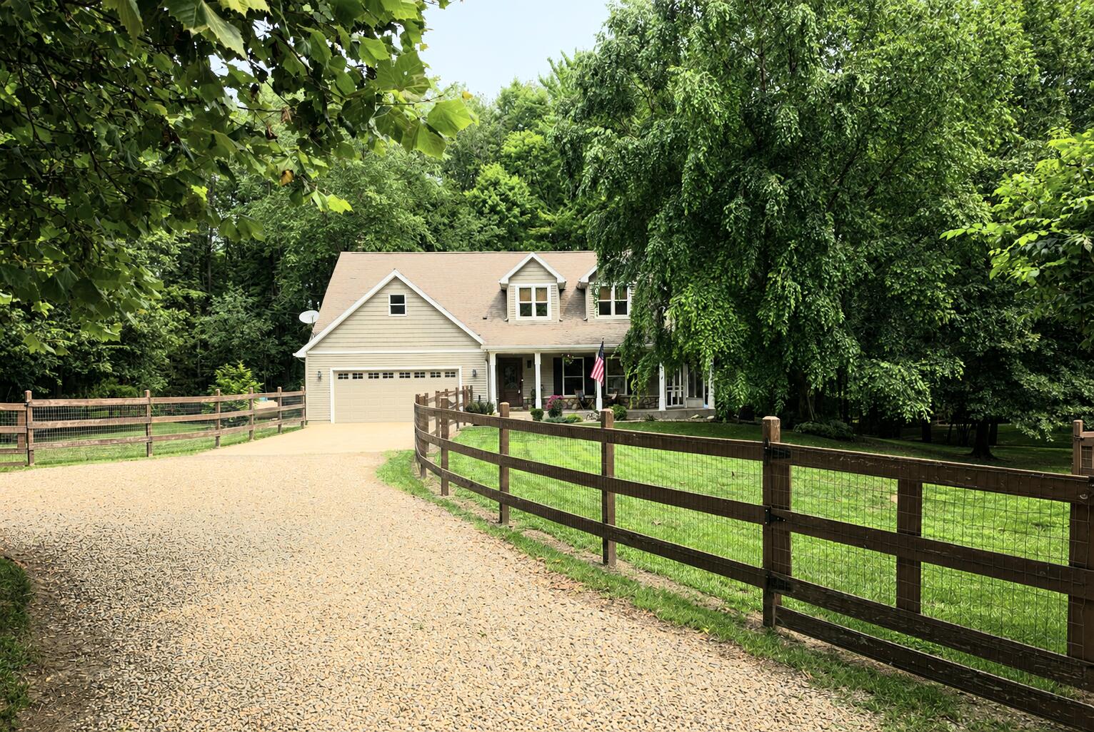 63483 Robbins Lake Road Property Photo 1