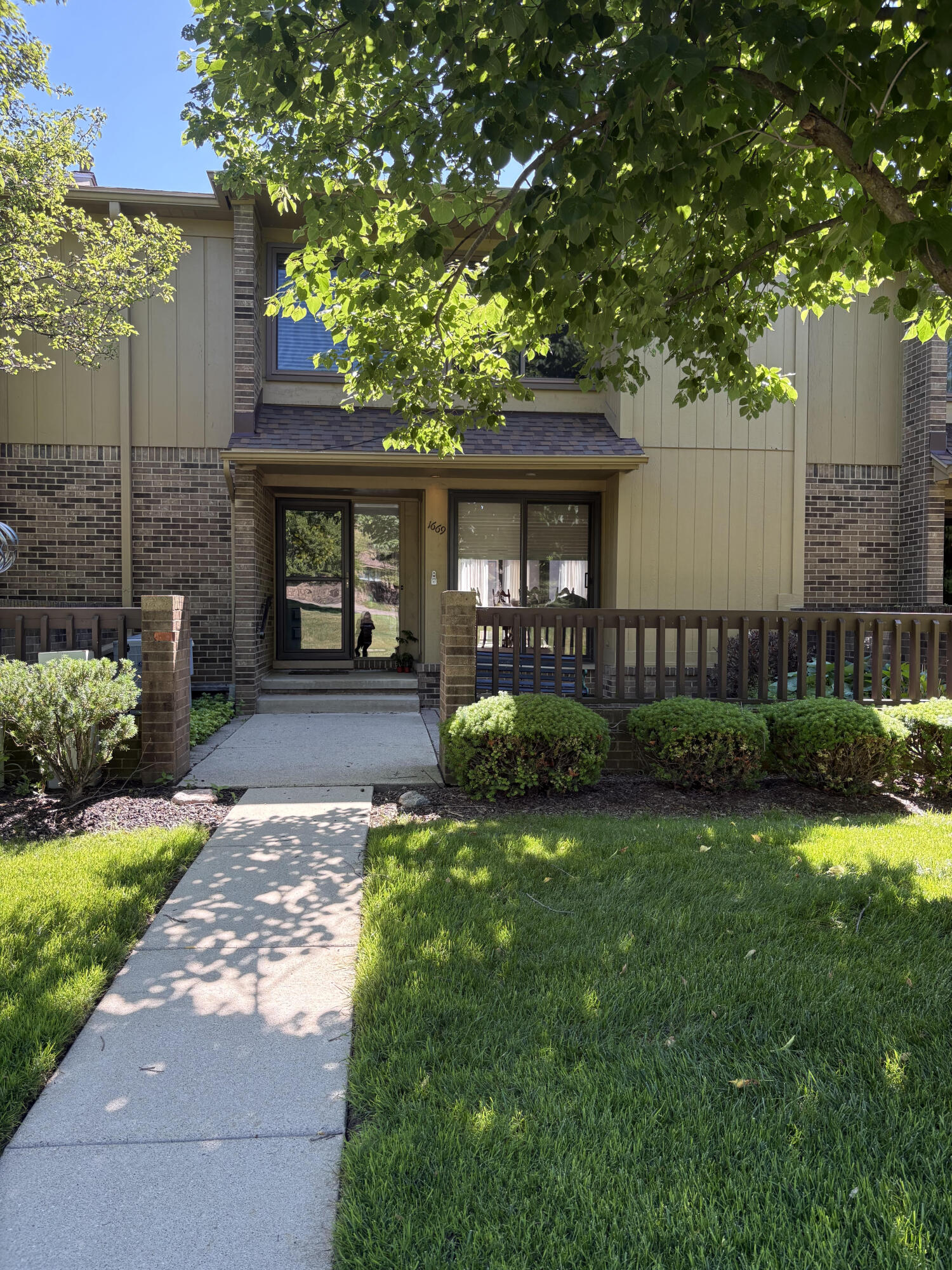 1669 S Hill Boulevard Property Photo 1
