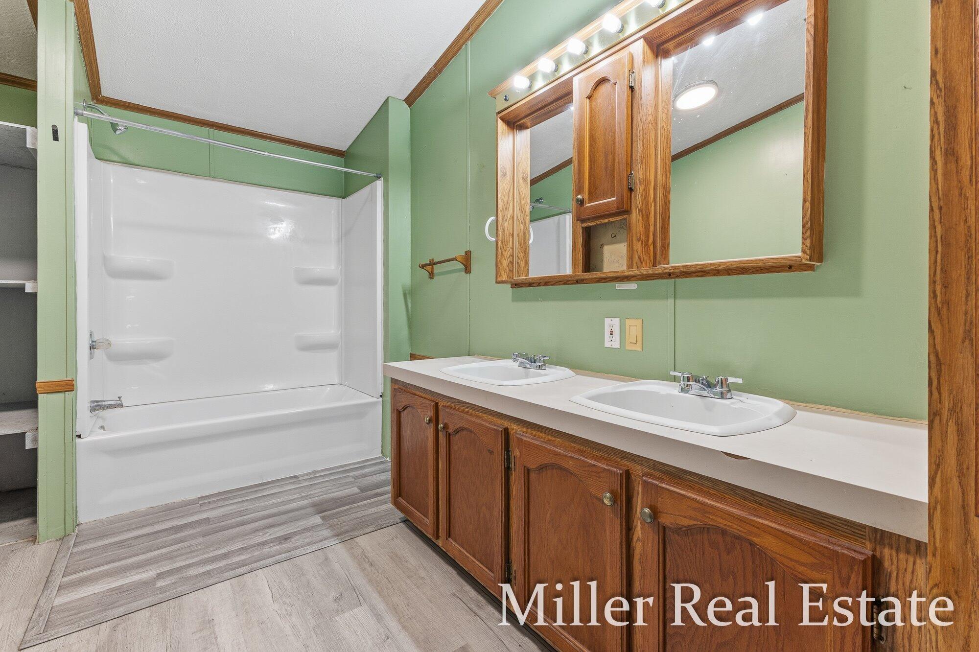 12780 North Avenue Property Photo 12