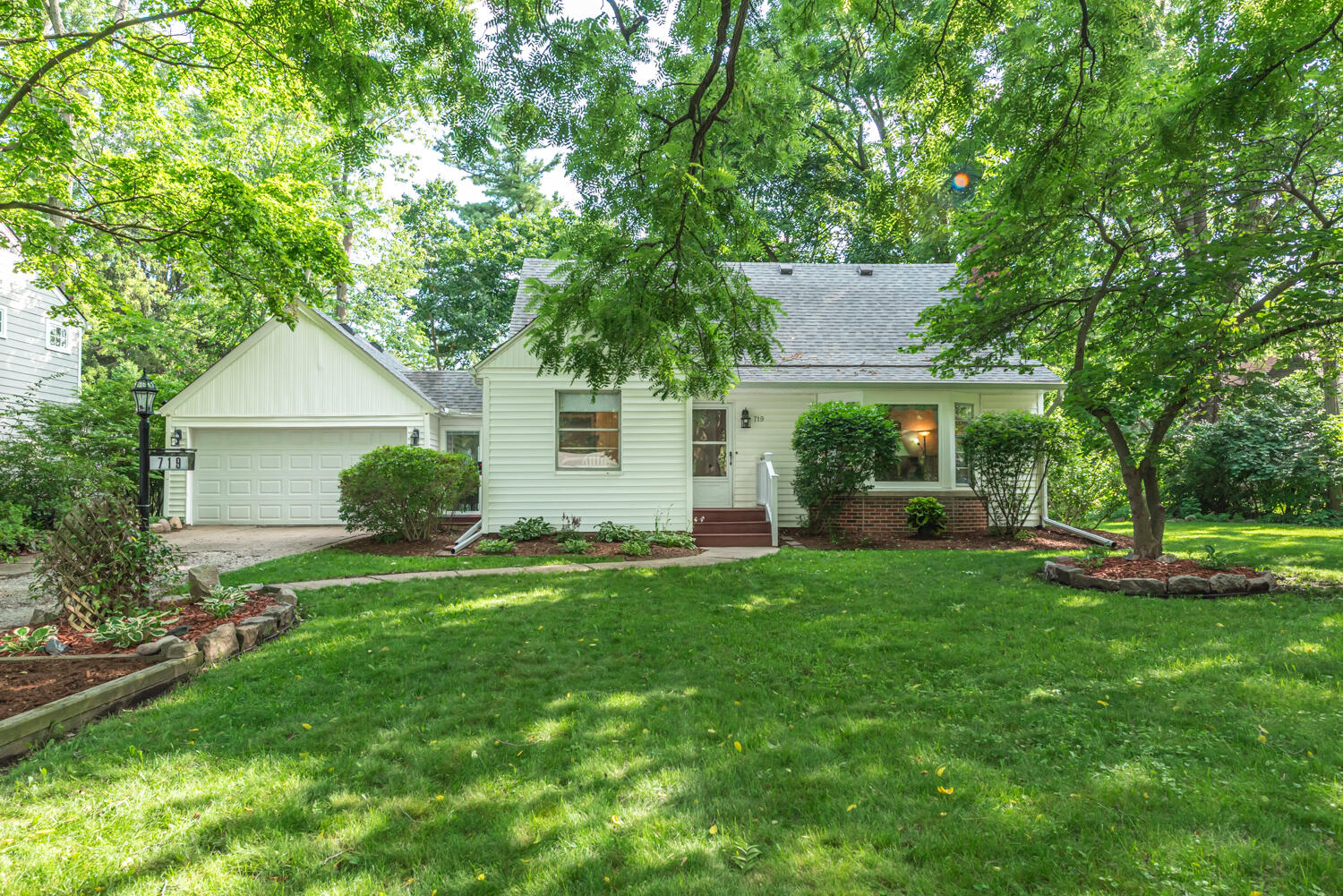 719 Sunset Road Property Photo 1