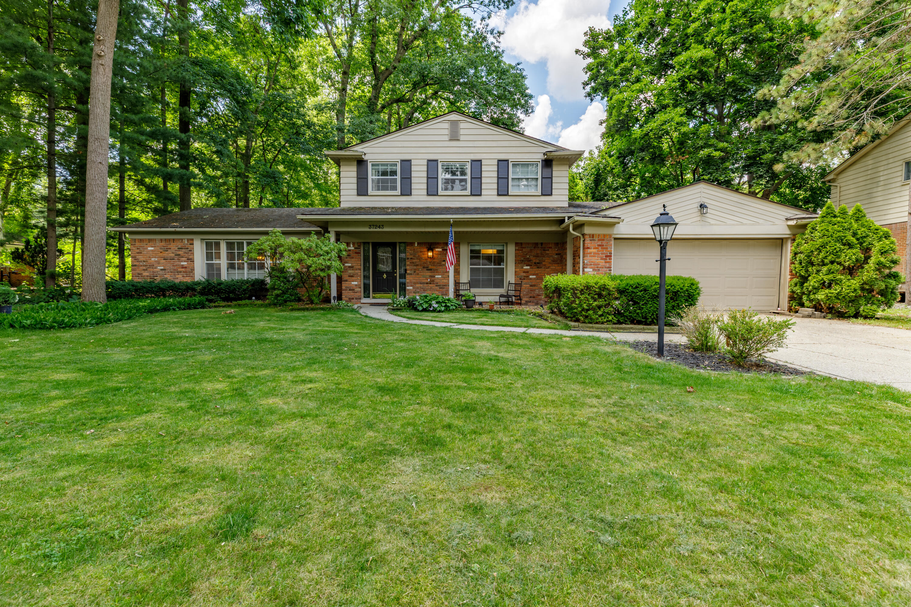 37243 Maple Leaf Court Property Photo 1