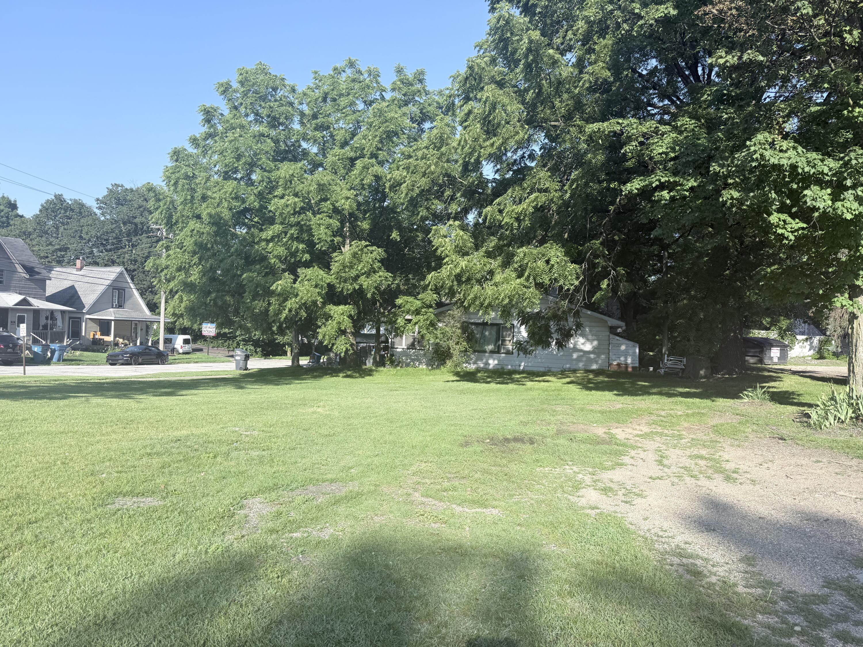 201 N Front Street Property Photo 2
