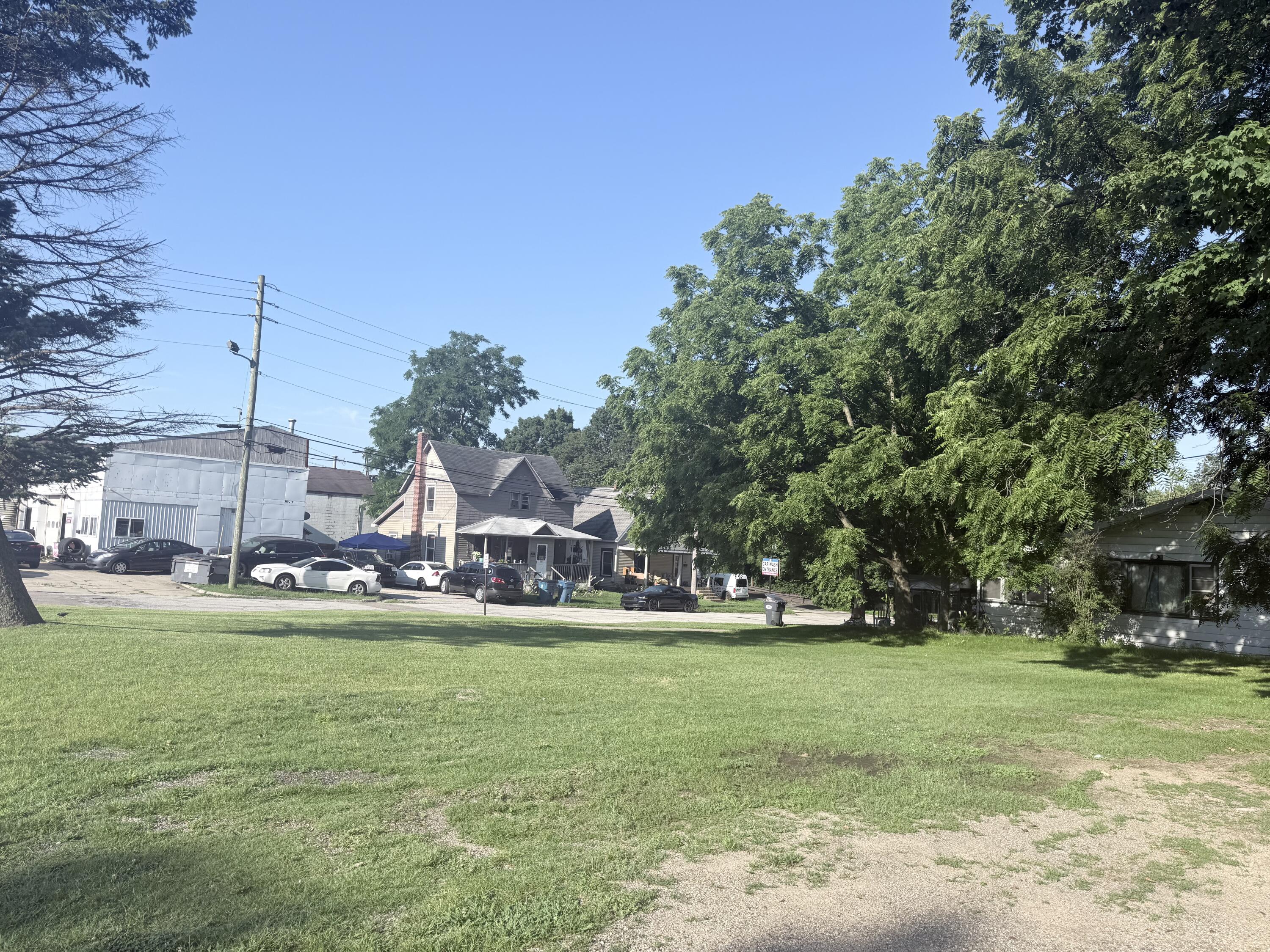 201 N Front Street Property Photo 4