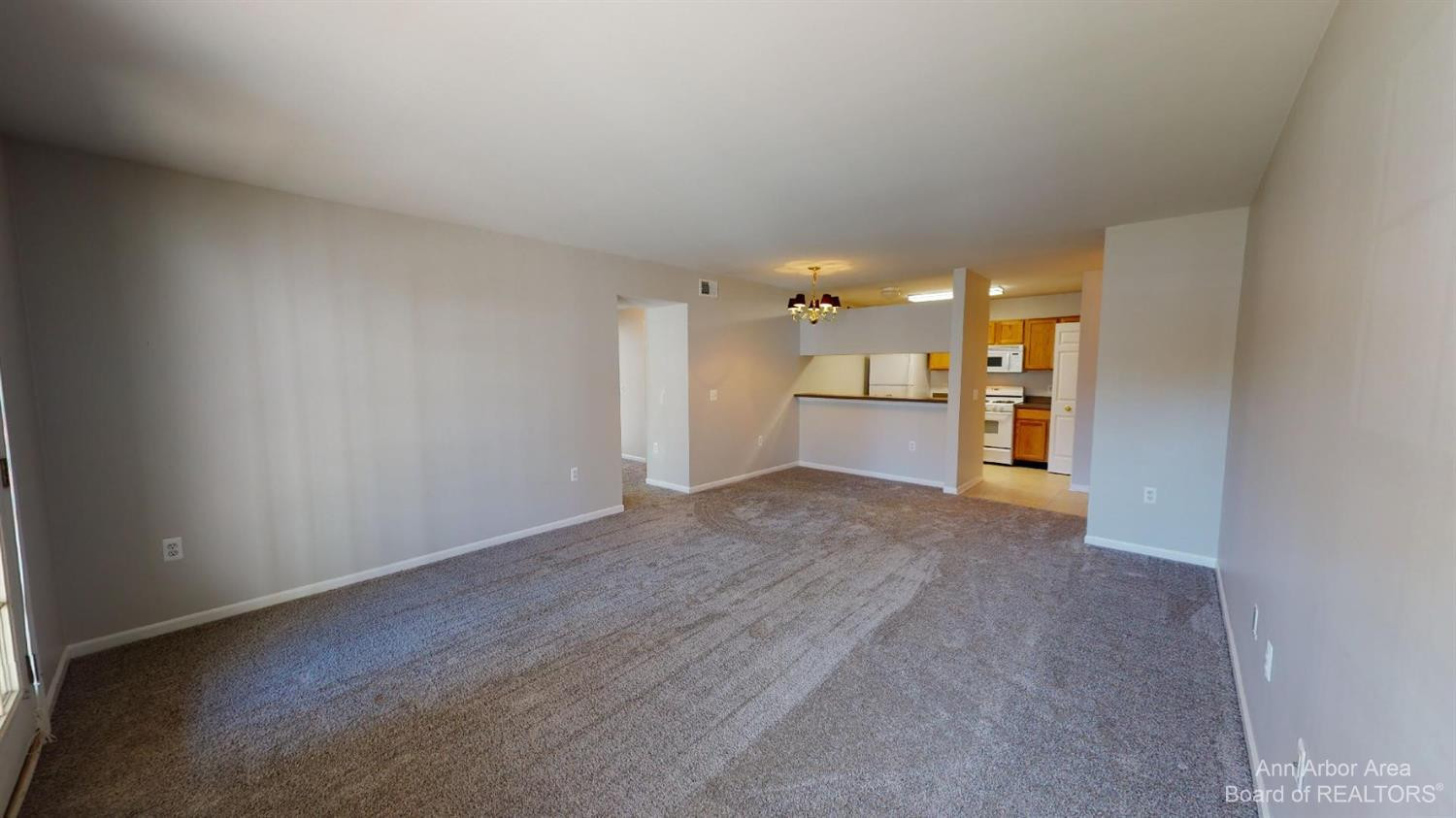 2785 S Knightsbridge Circle Property Photo 6