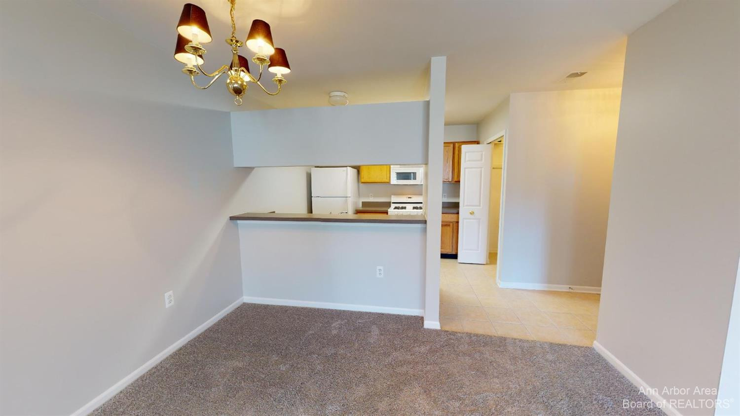 2785 S Knightsbridge Circle Property Photo 7