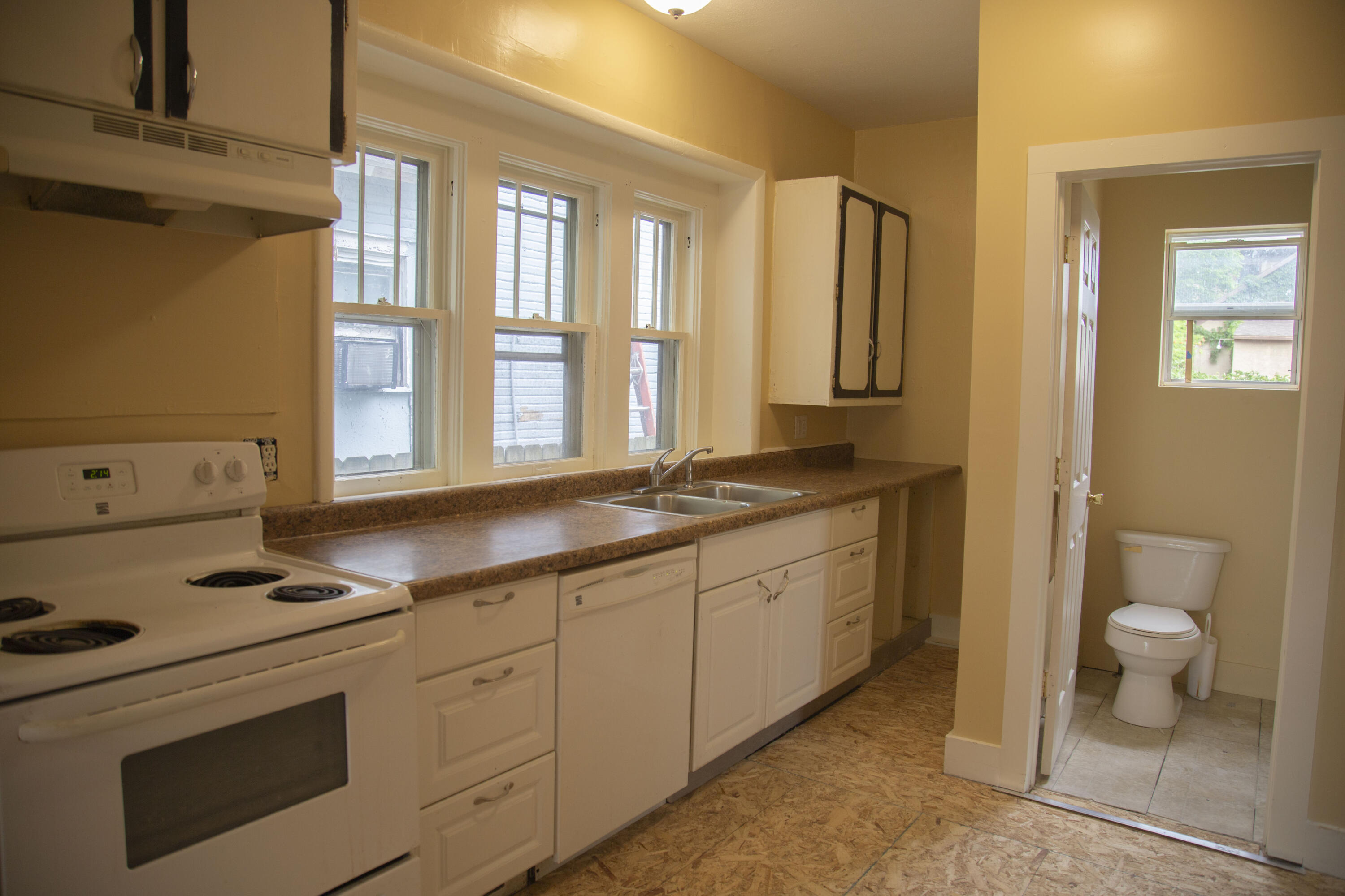 826 Normal Court Property Photo 8
