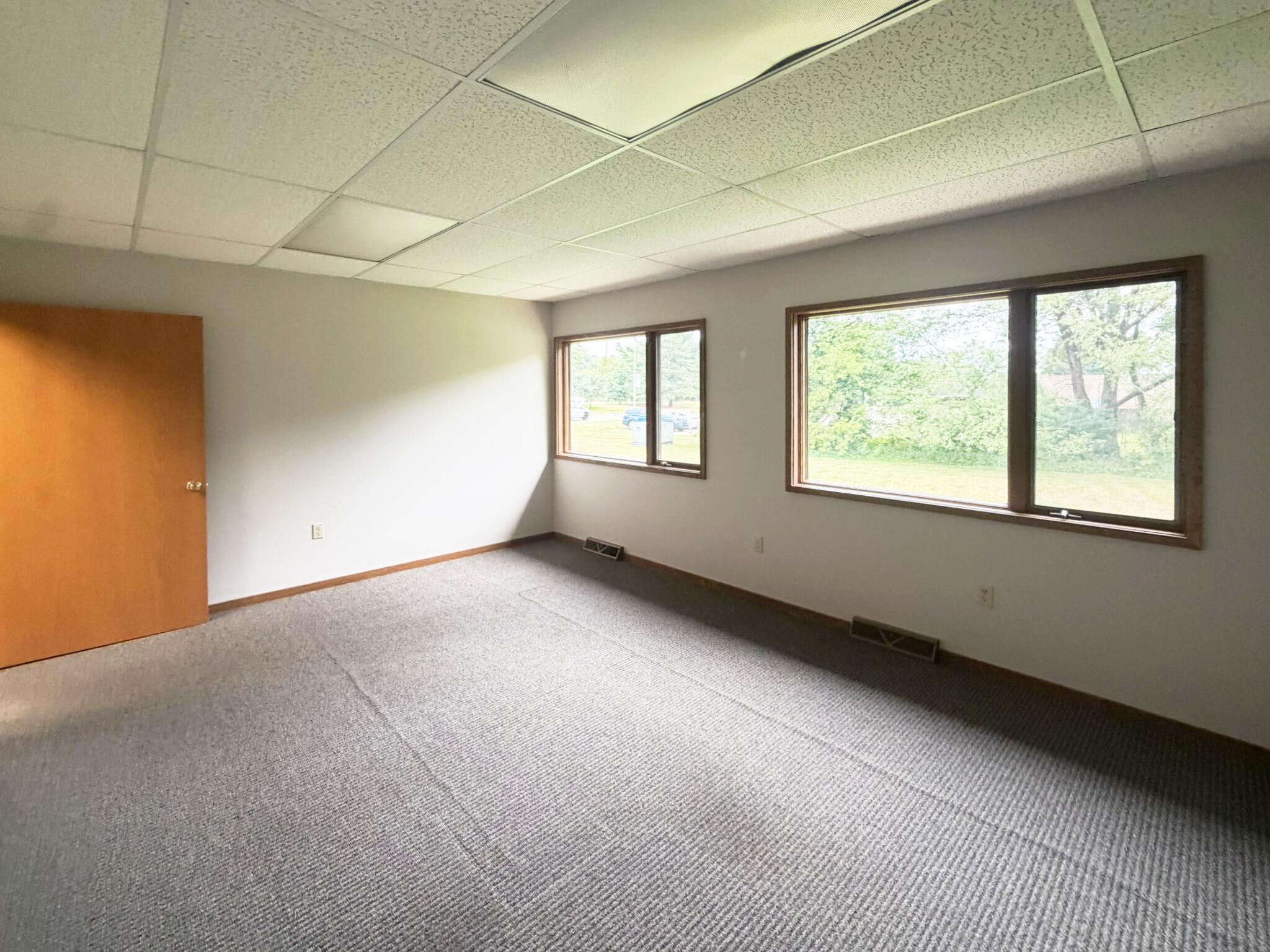3 Heritage Oak Lane Entire Bldg Property Photo 6