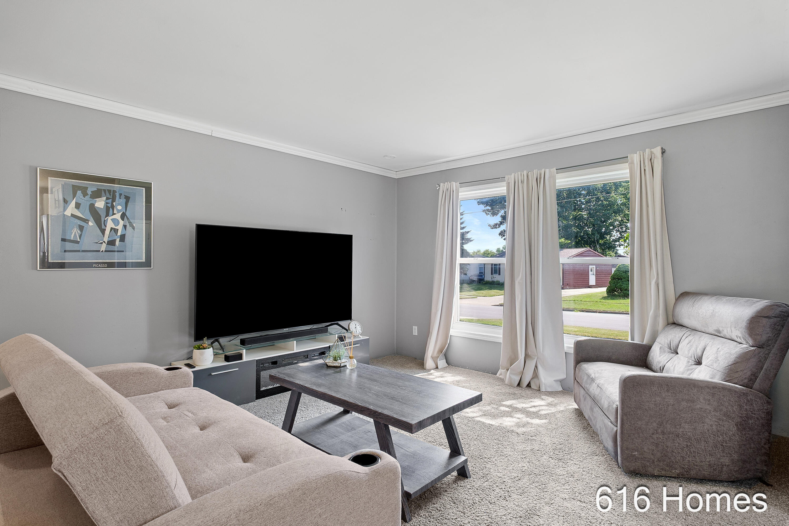 1911 Benjamin Avenue Ne Property Photo 5