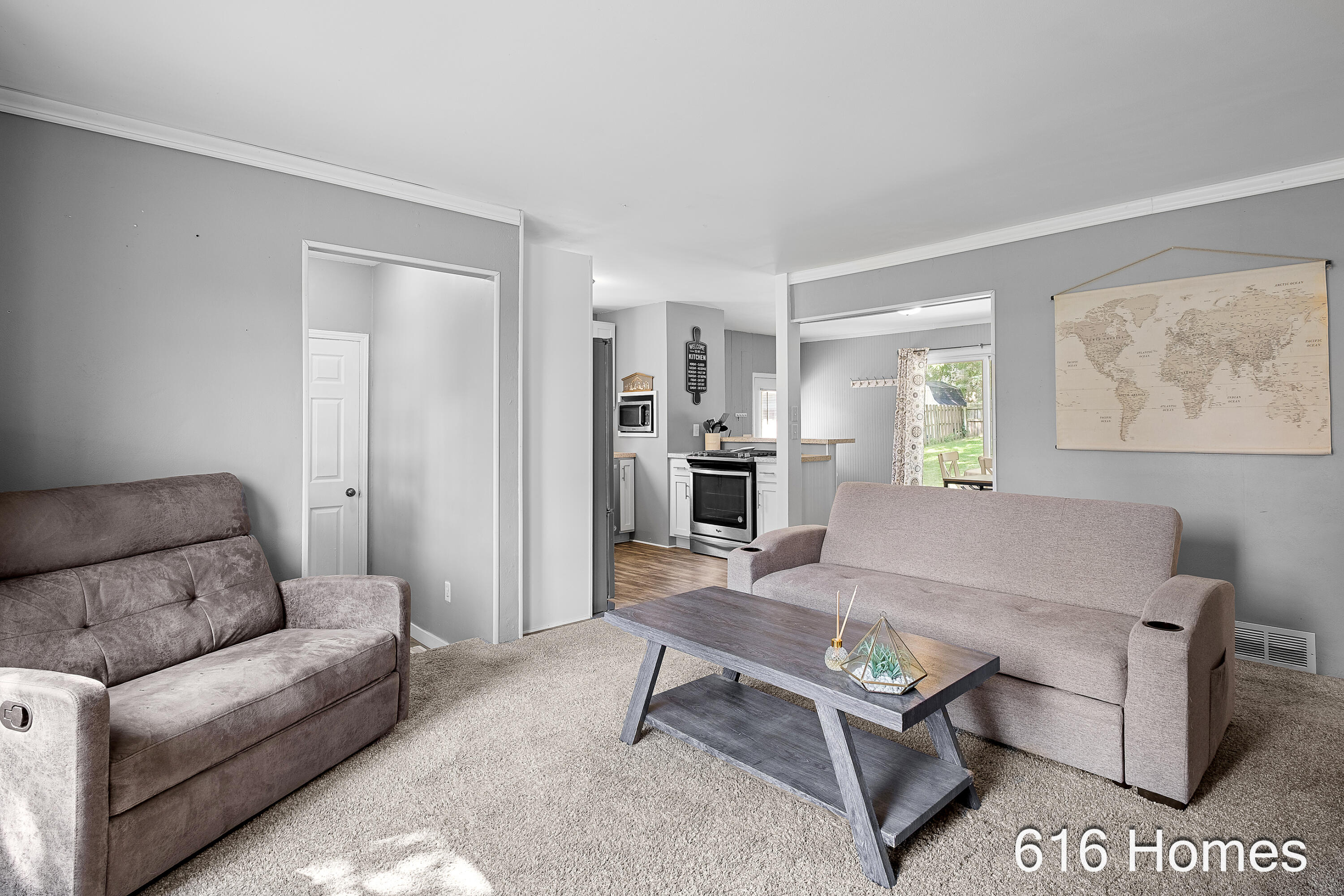 1911 Benjamin Avenue Ne Property Photo 6