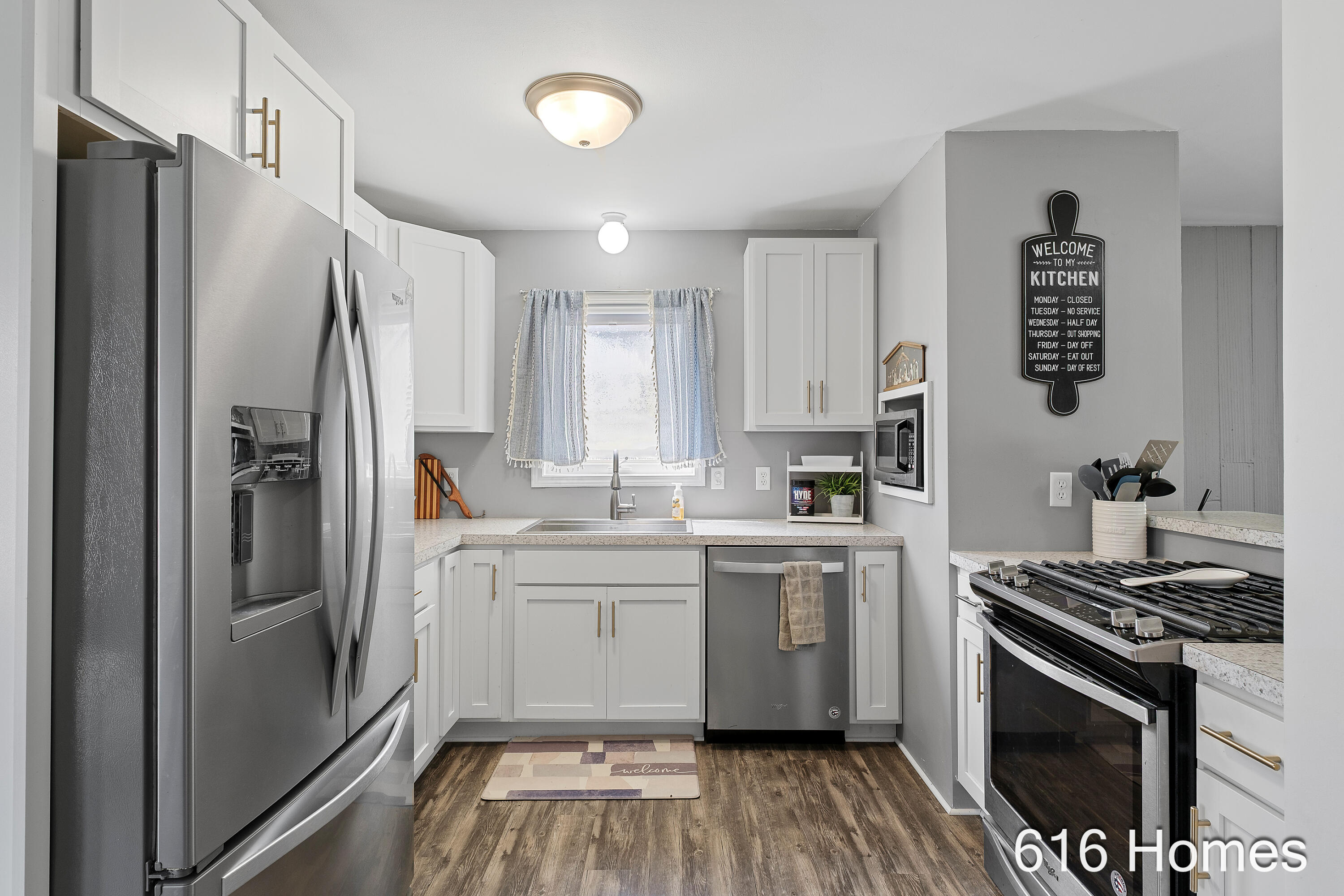 1911 Benjamin Avenue Ne Property Photo 7