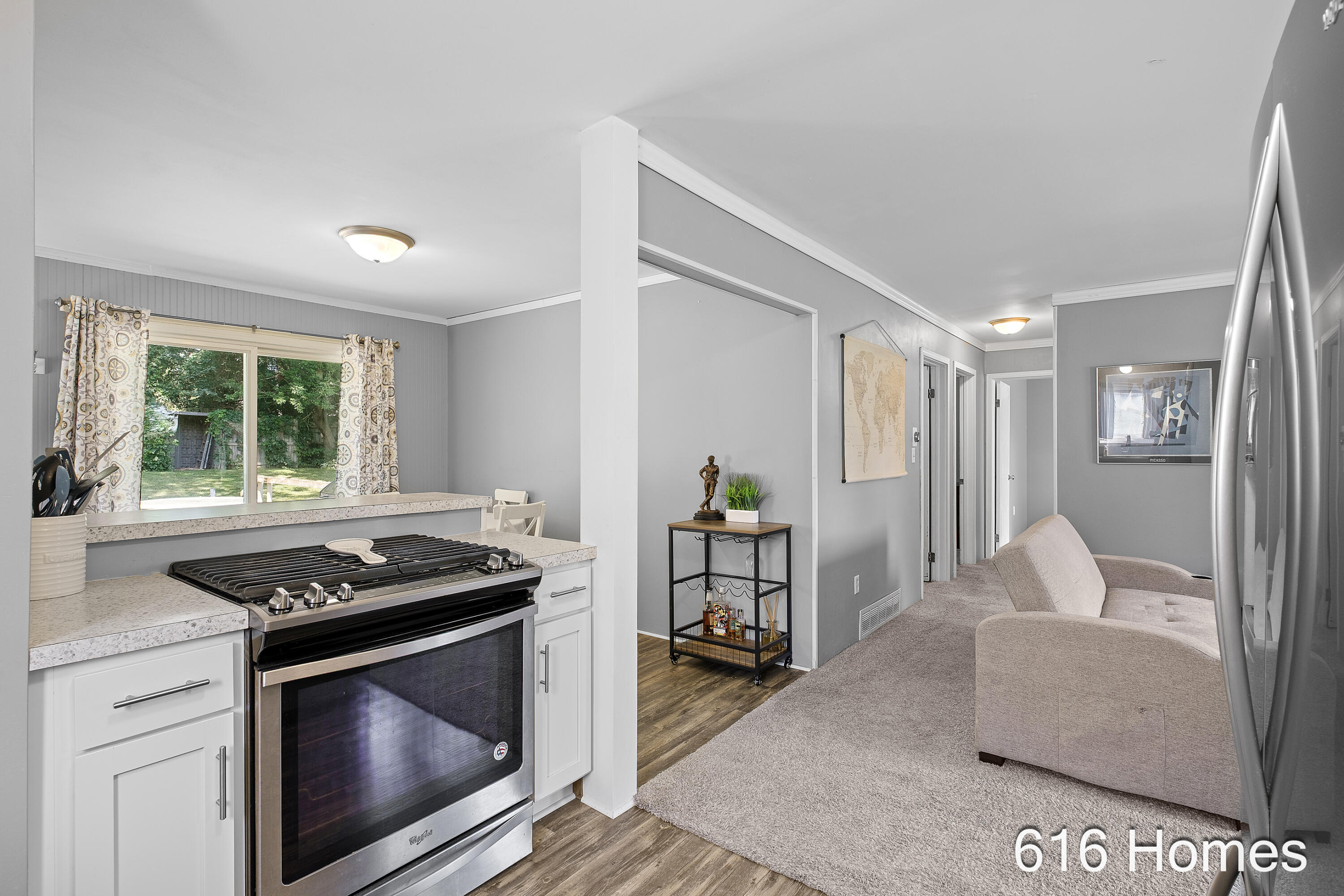 1911 Benjamin Avenue Ne Property Photo 9
