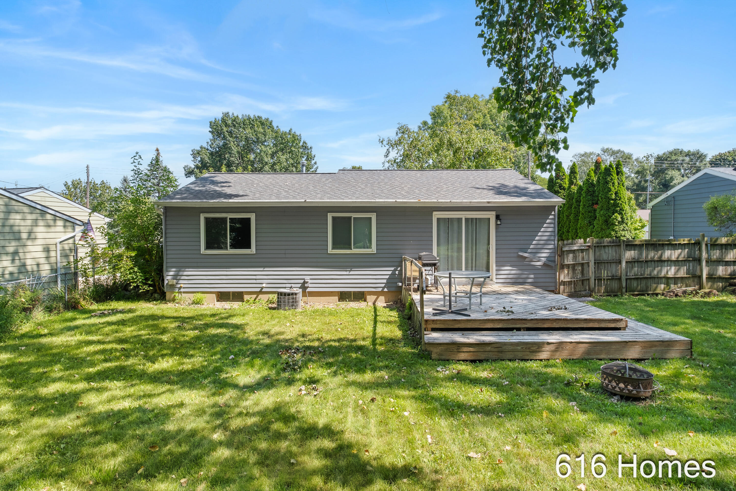 1911 Benjamin Avenue Ne Property Photo 25