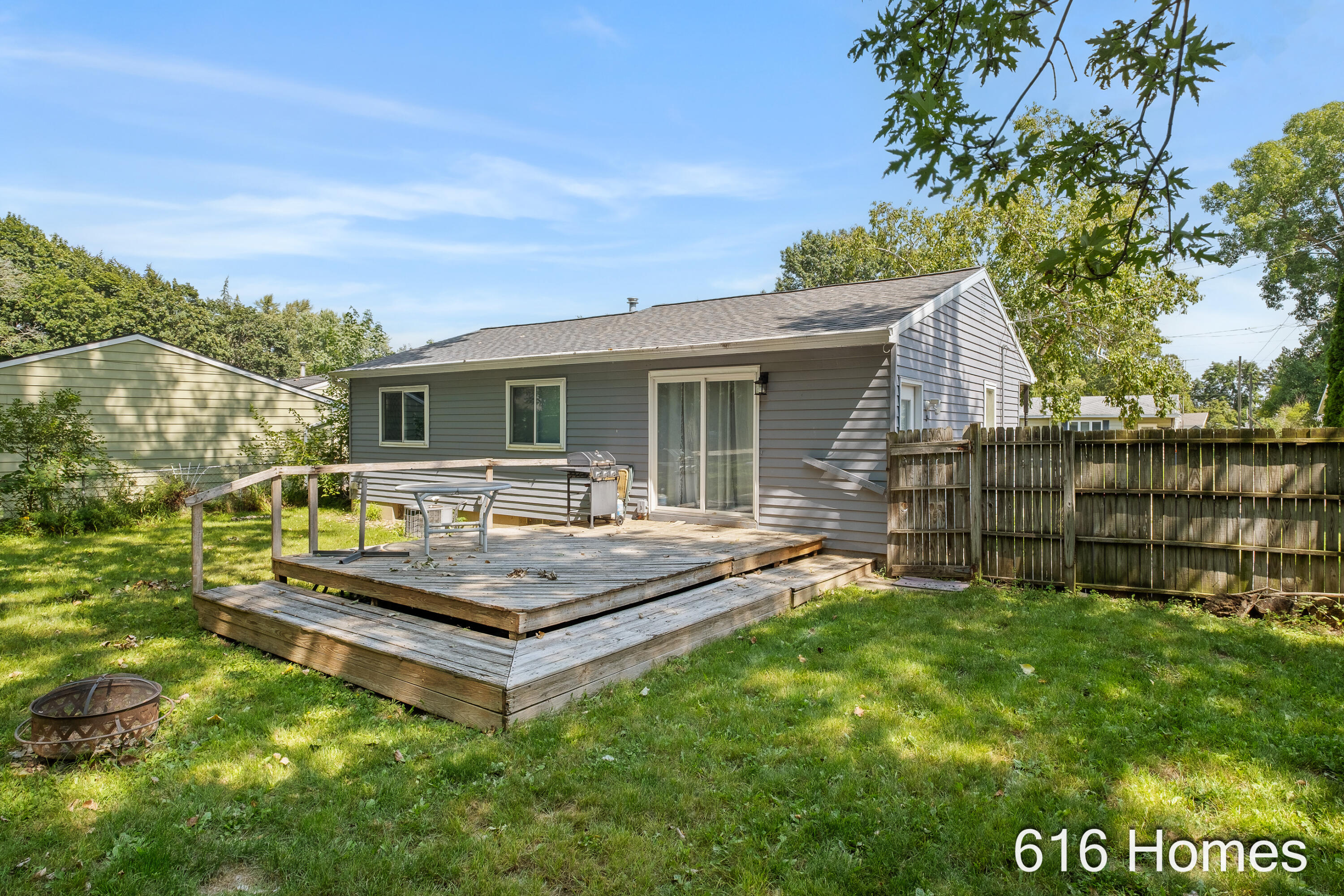 1911 Benjamin Avenue Ne Property Photo 26