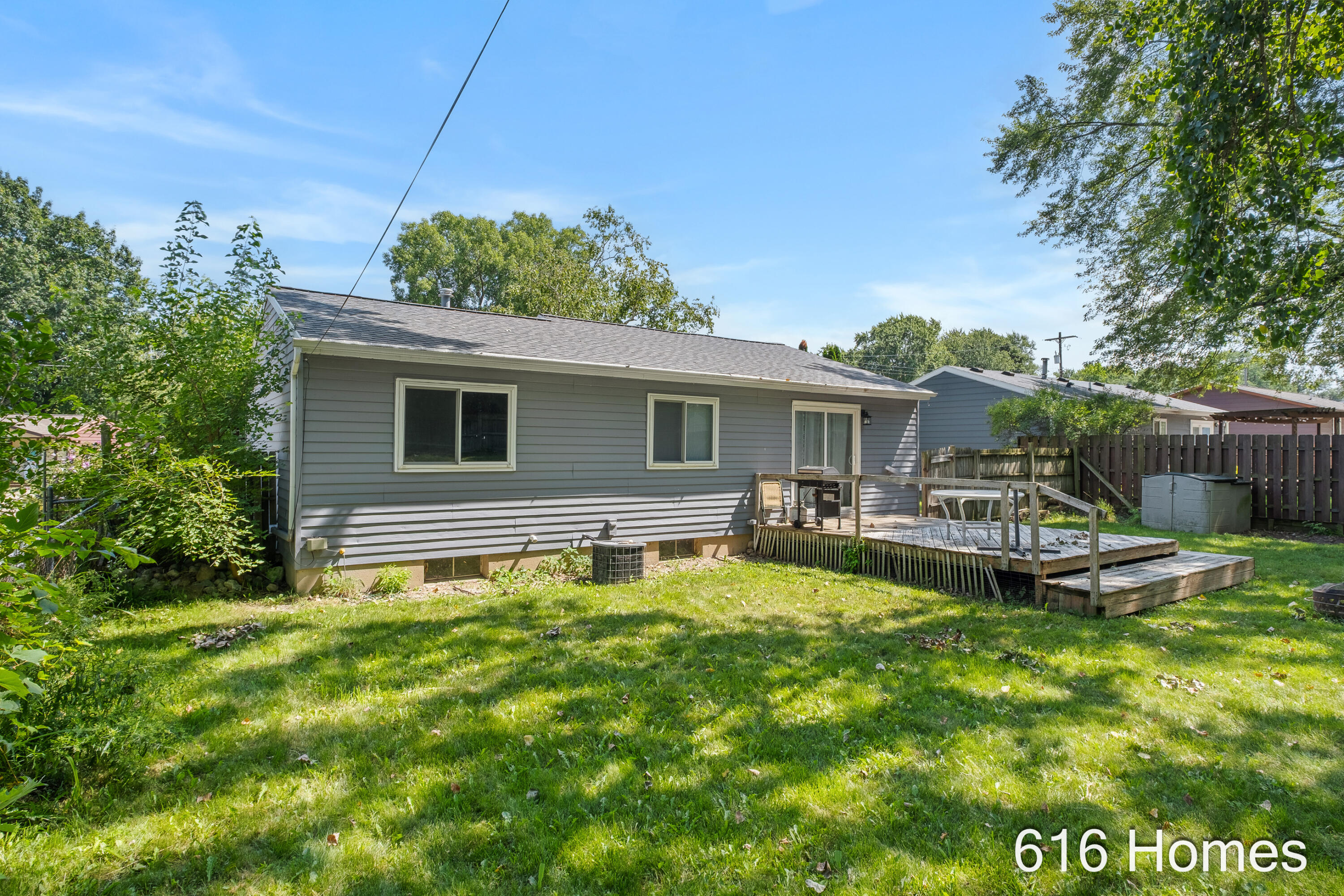 1911 Benjamin Avenue Ne Property Photo 27
