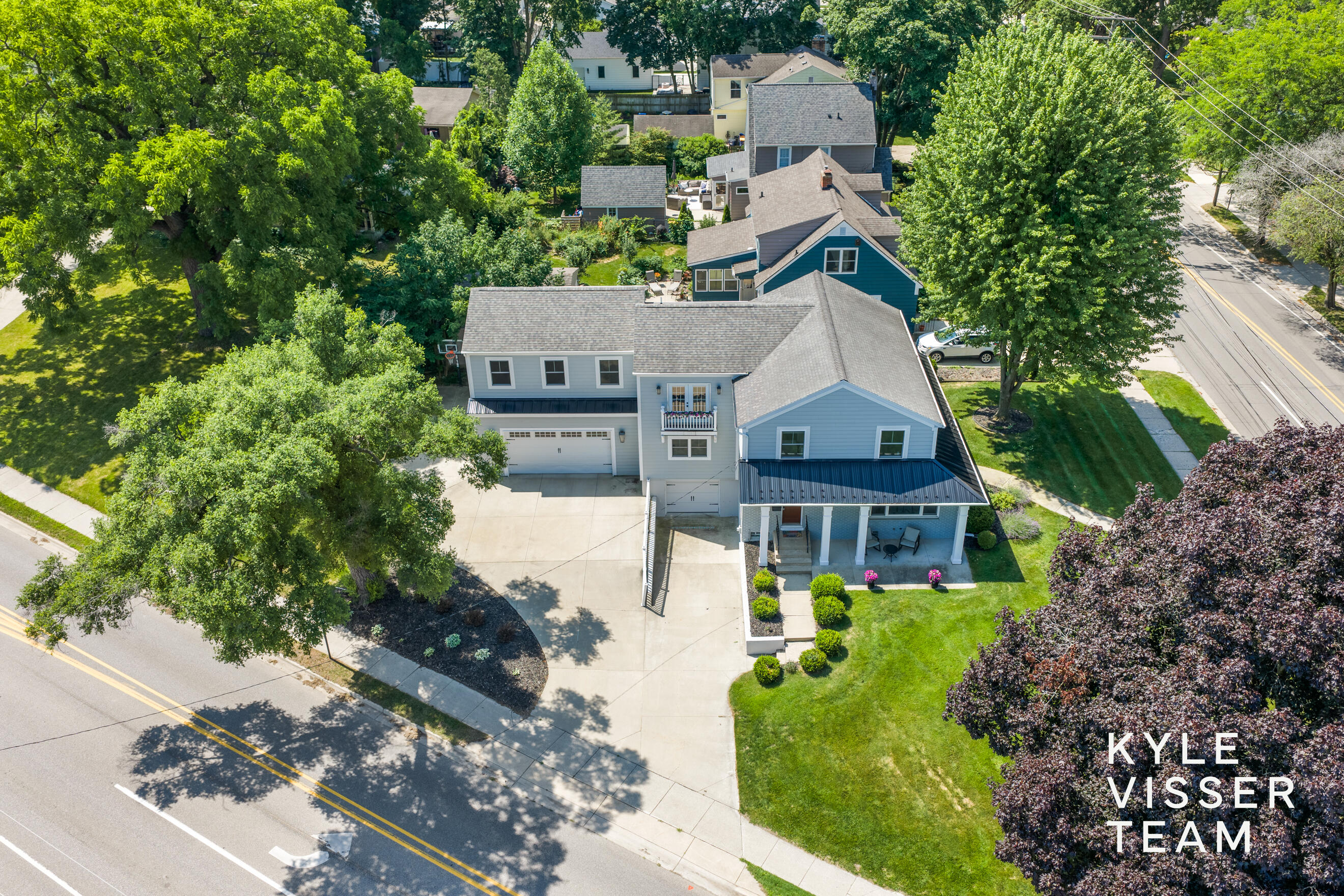 2412 Lake Drive Se Property Photo 1