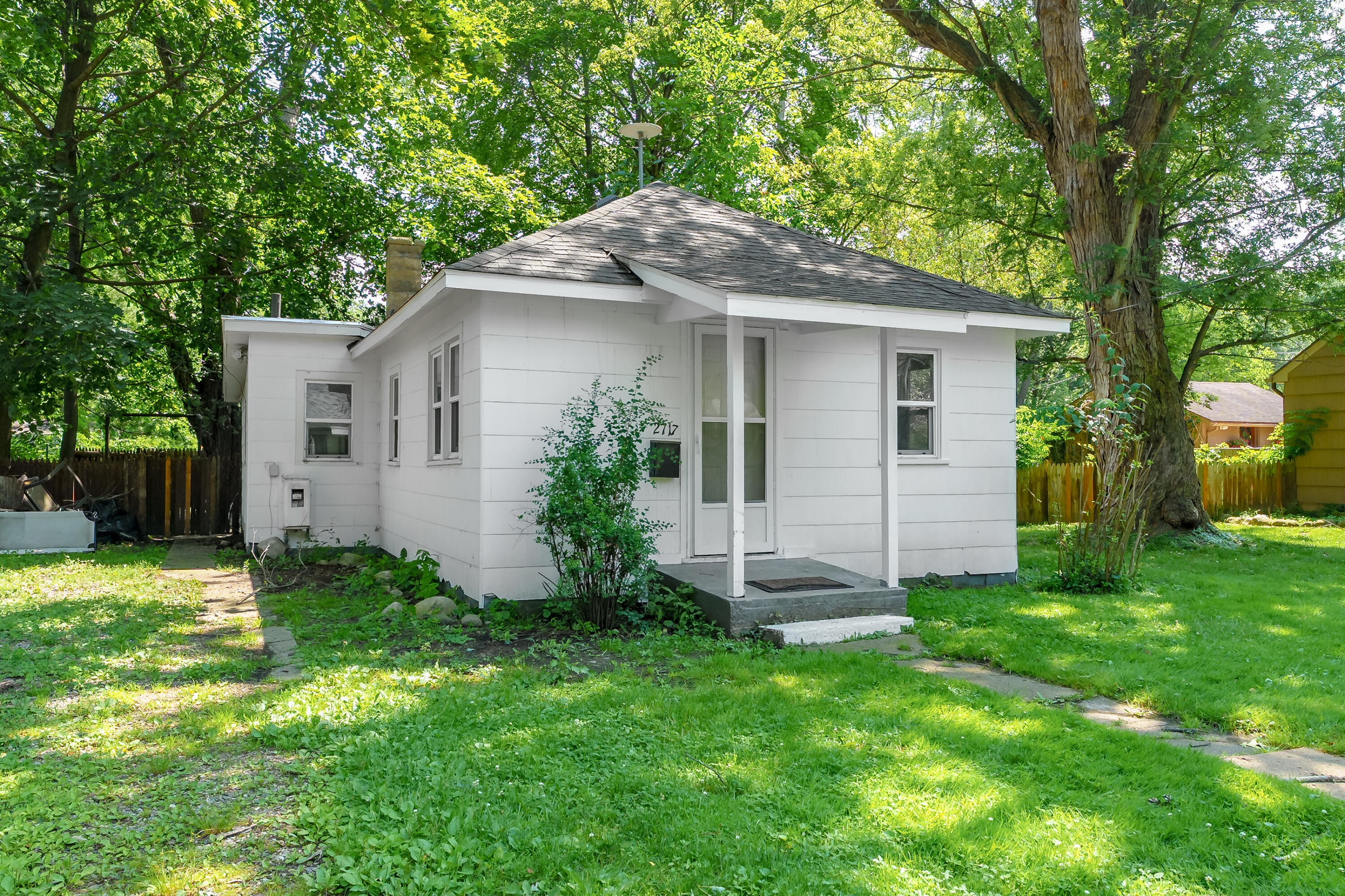 2717 Springmont Avenue Property Photo 1