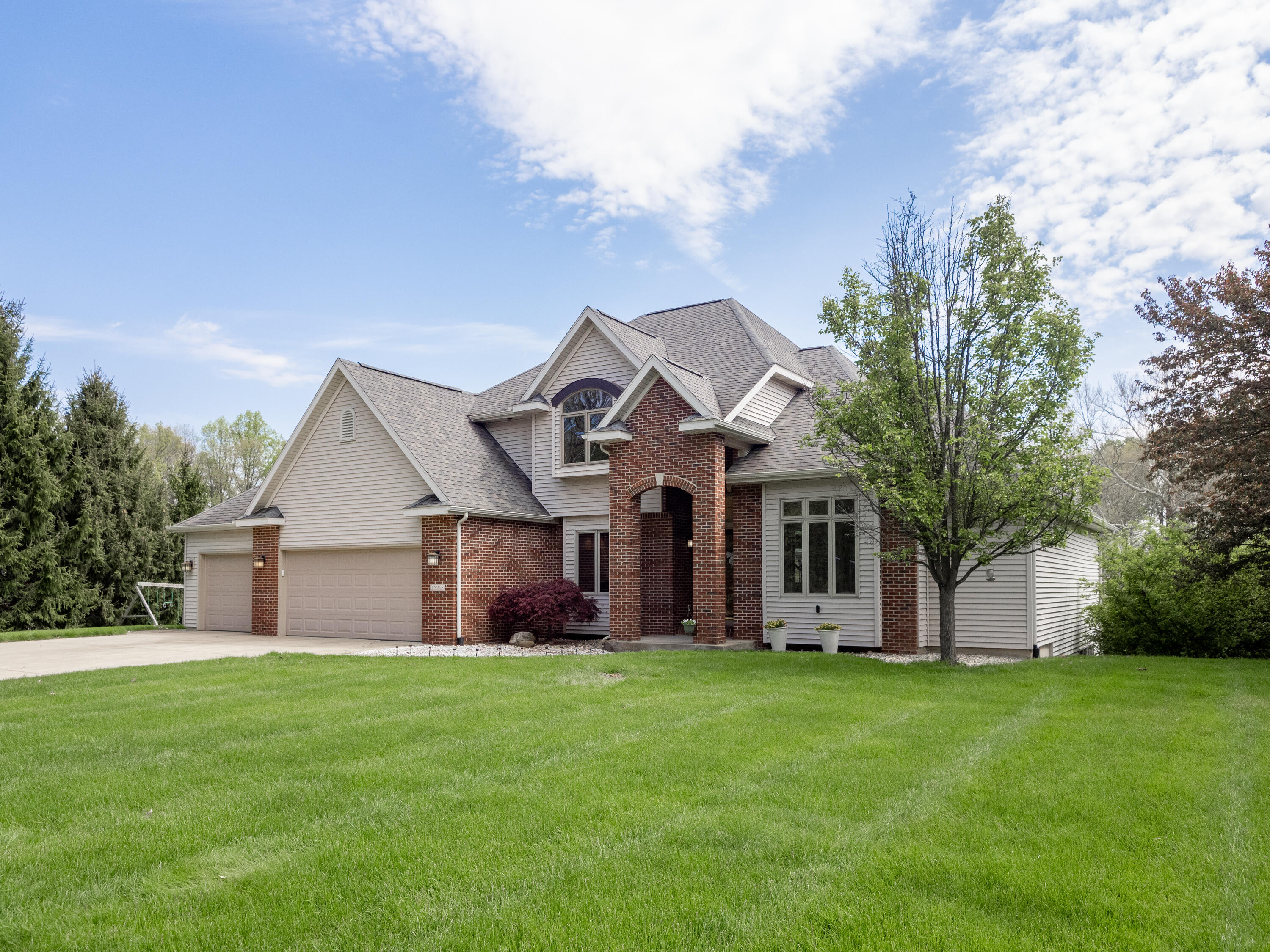 15915 Indian Valley Street Property Photo 2