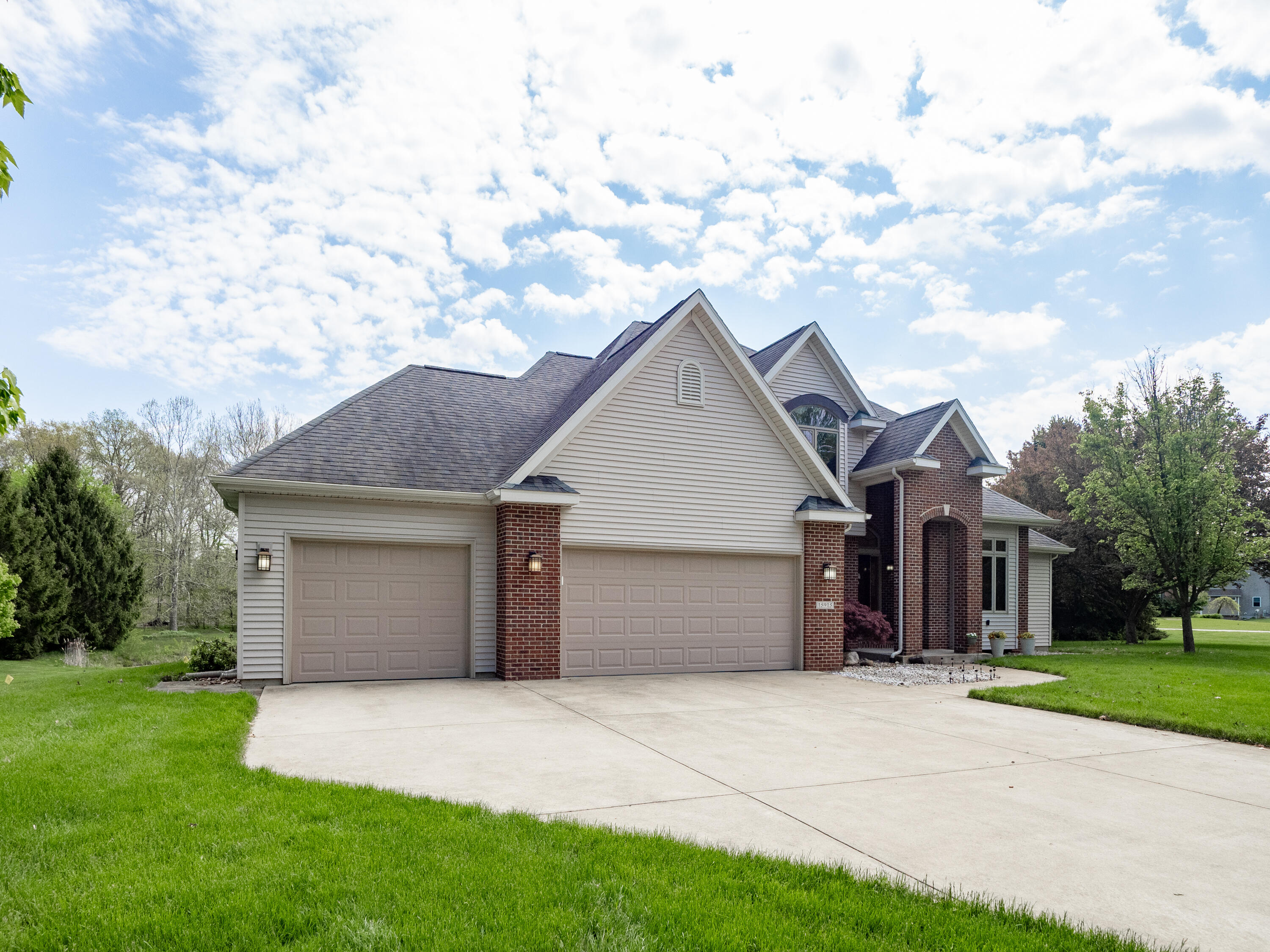 15915 Indian Valley Street Property Photo 3