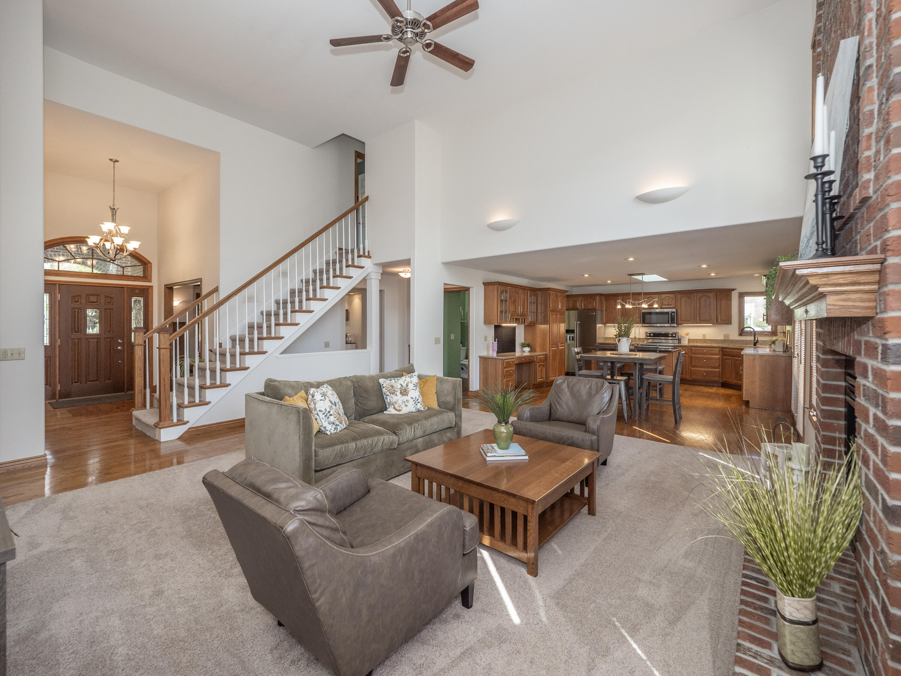 15915 Indian Valley Street Property Photo 7