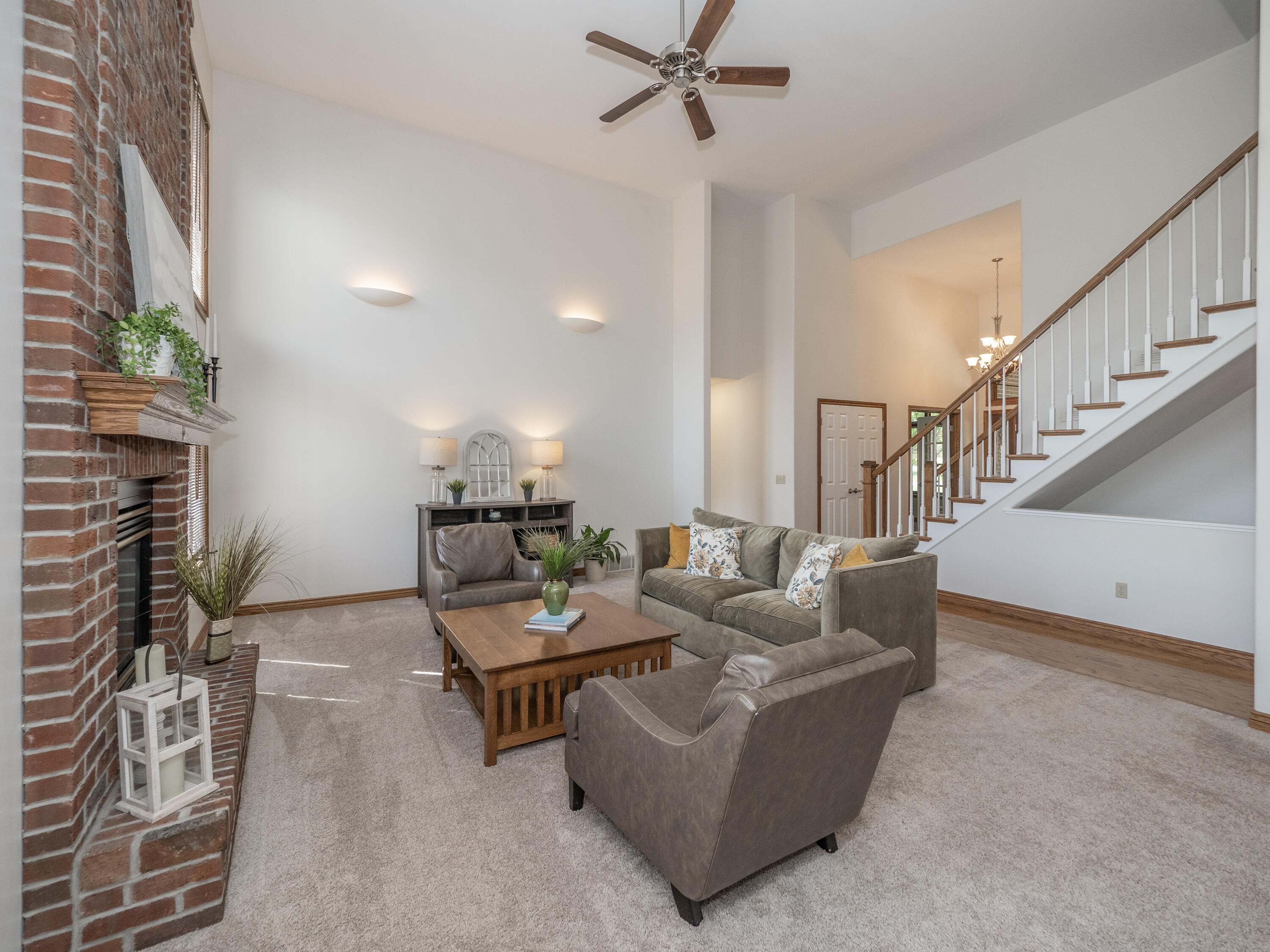 15915 Indian Valley Street Property Photo 8