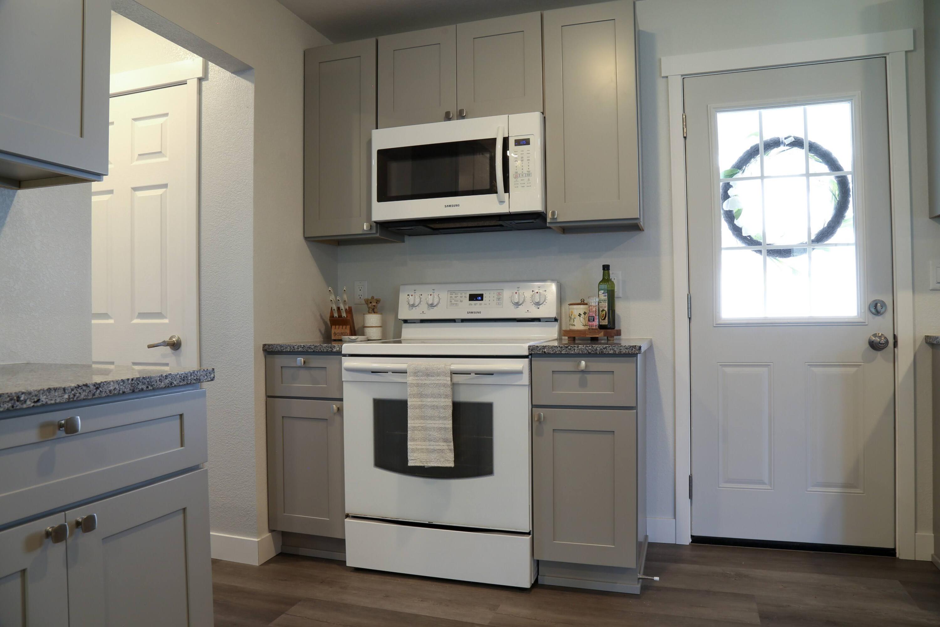 10797 E T Avenue Property Photo 5