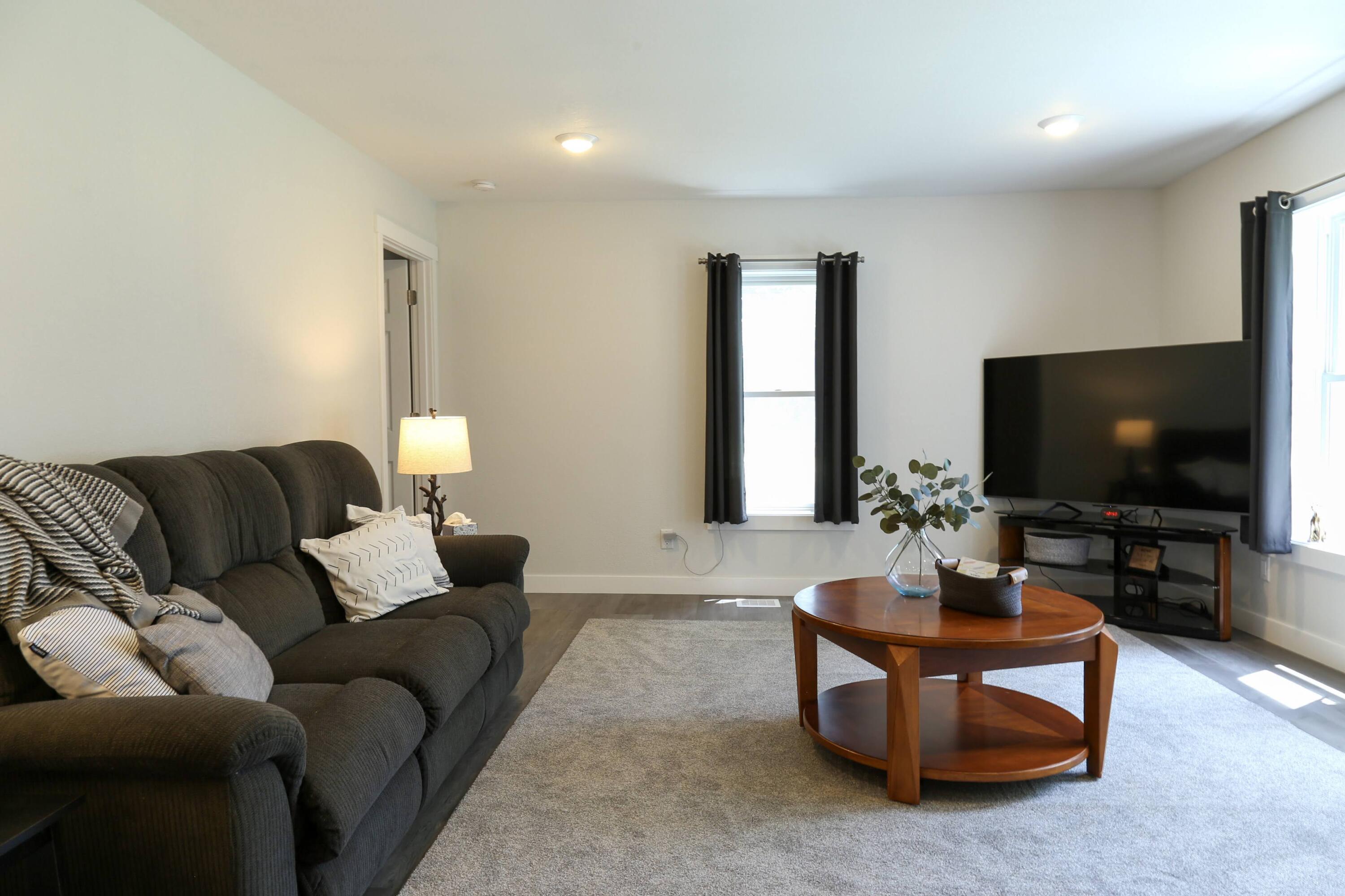 10797 E T Avenue Property Photo 7