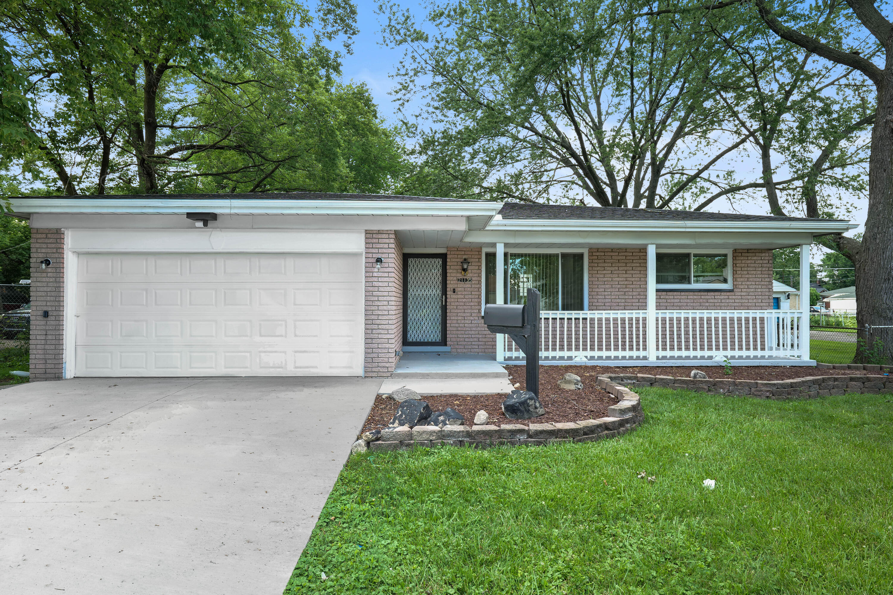 21135 La Salle Boulevard Property Photo 2