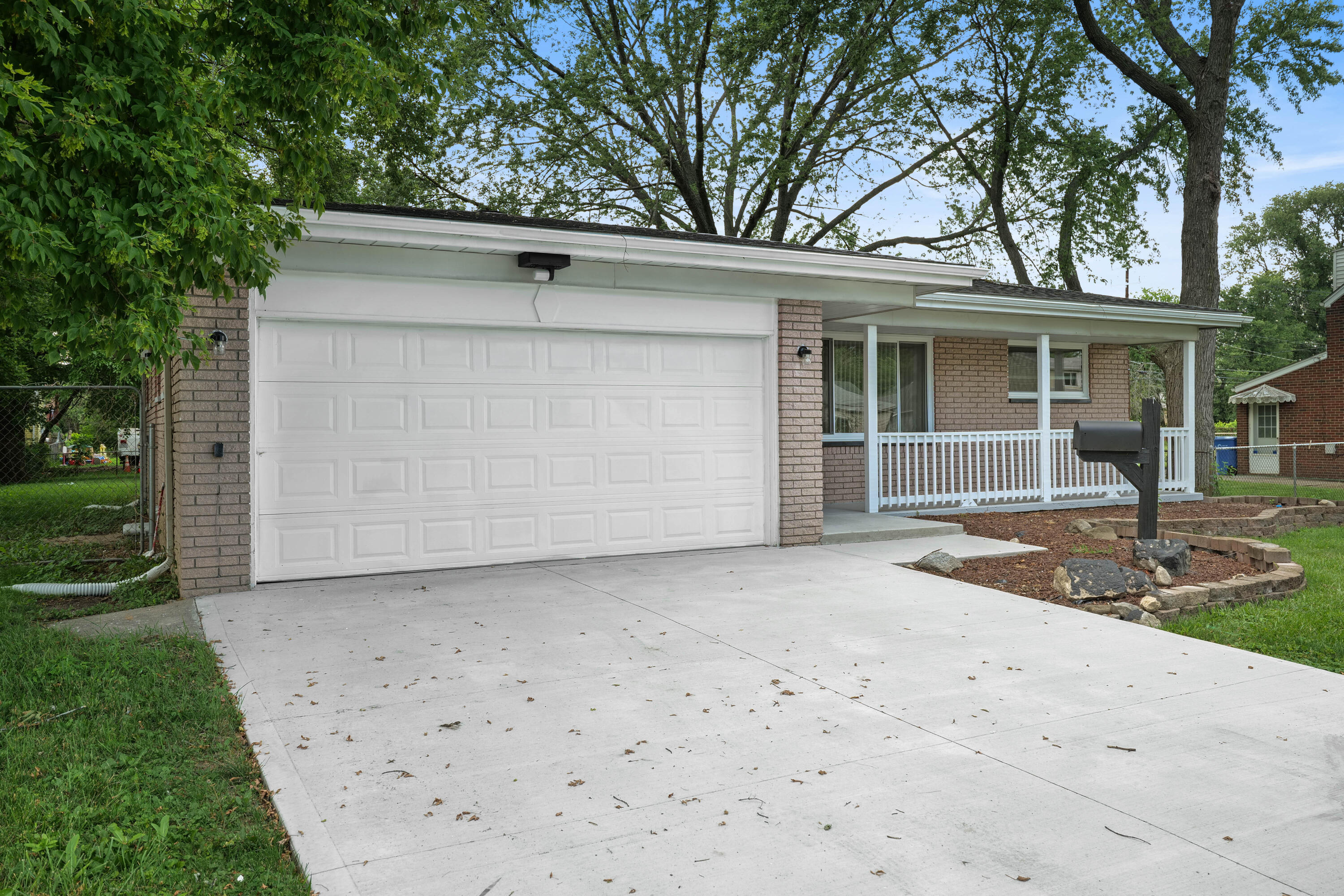 21135 La Salle Boulevard Property Photo 3