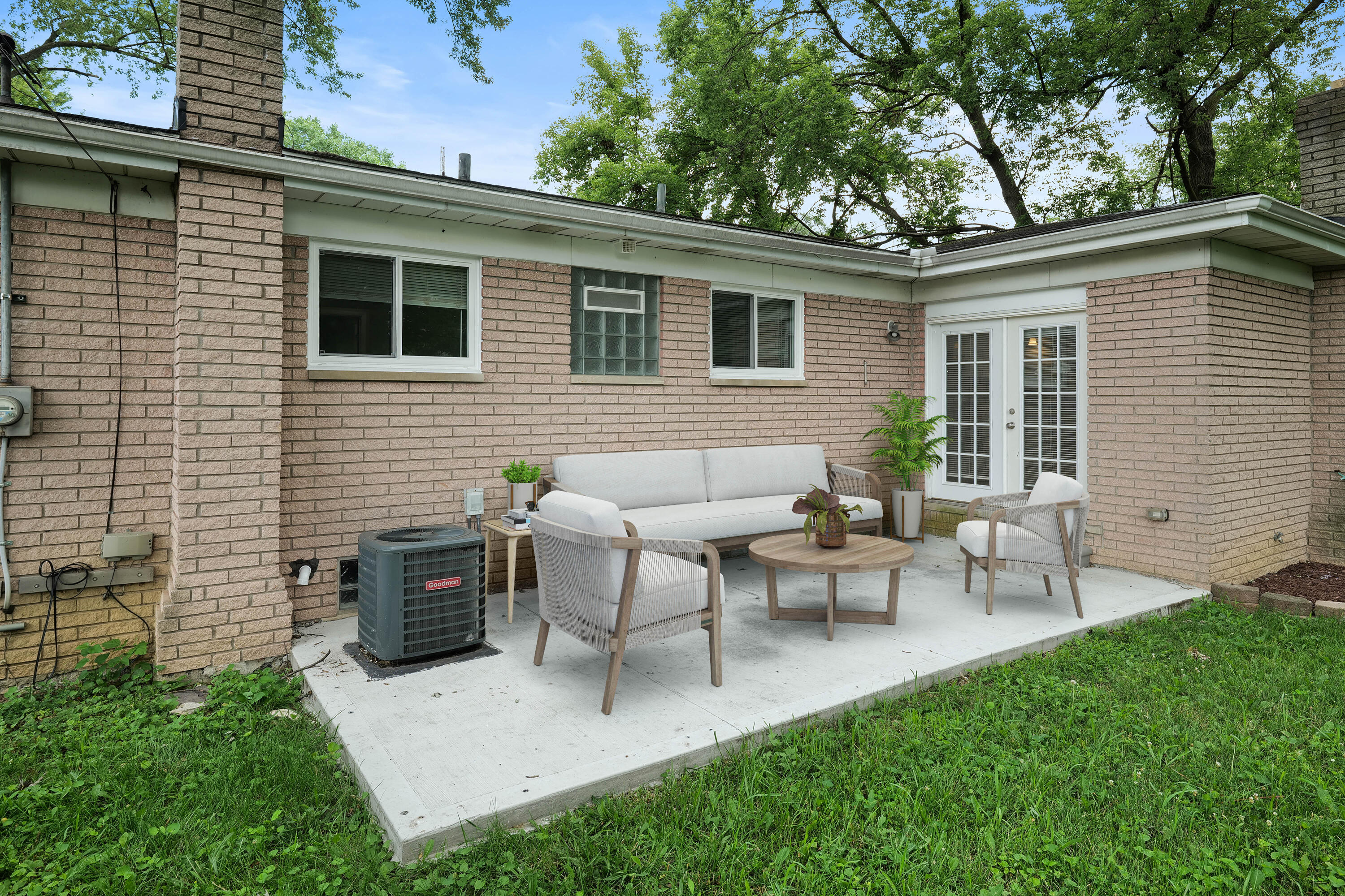 21135 La Salle Boulevard Property Photo 4