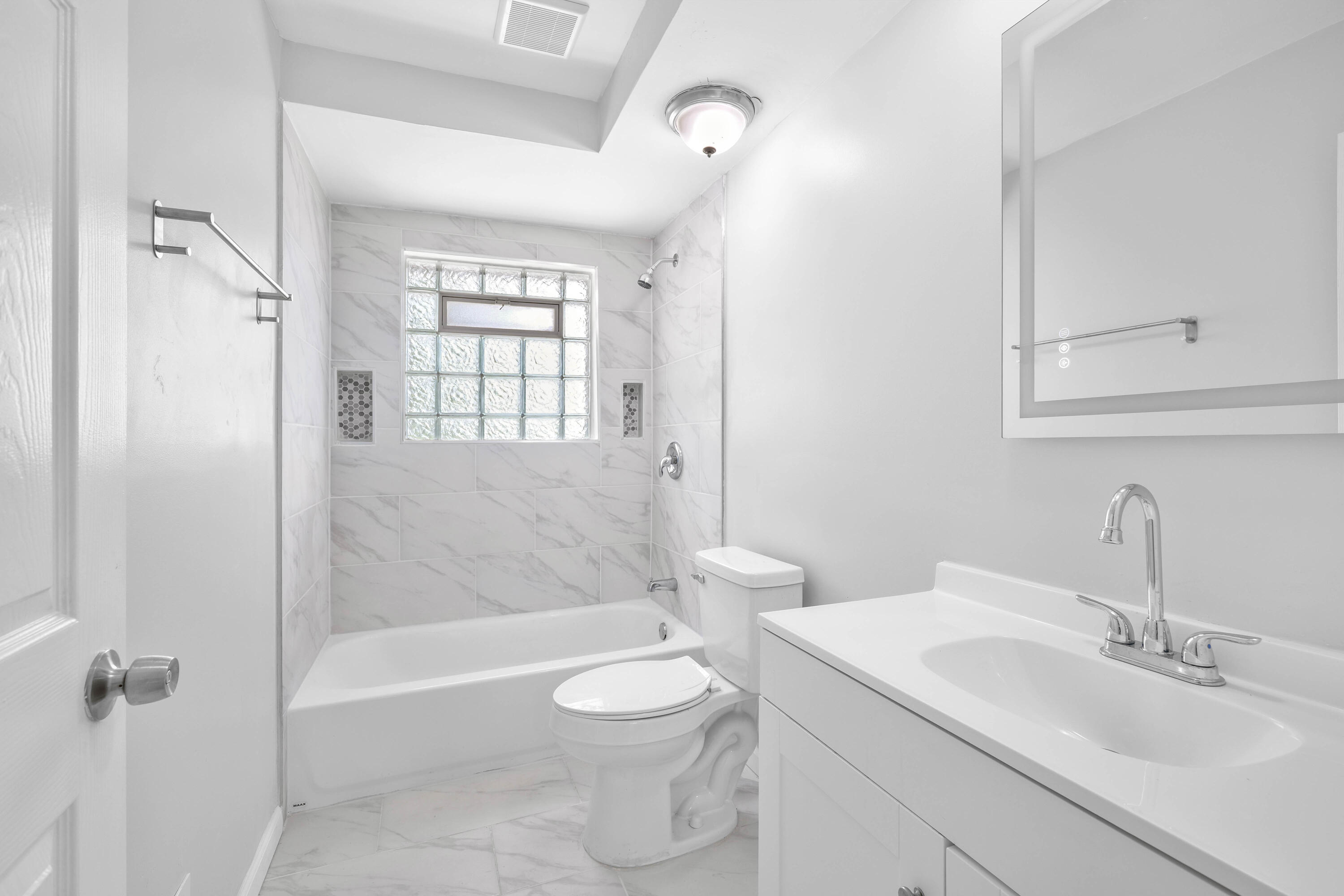 21135 La Salle Boulevard Property Photo 14