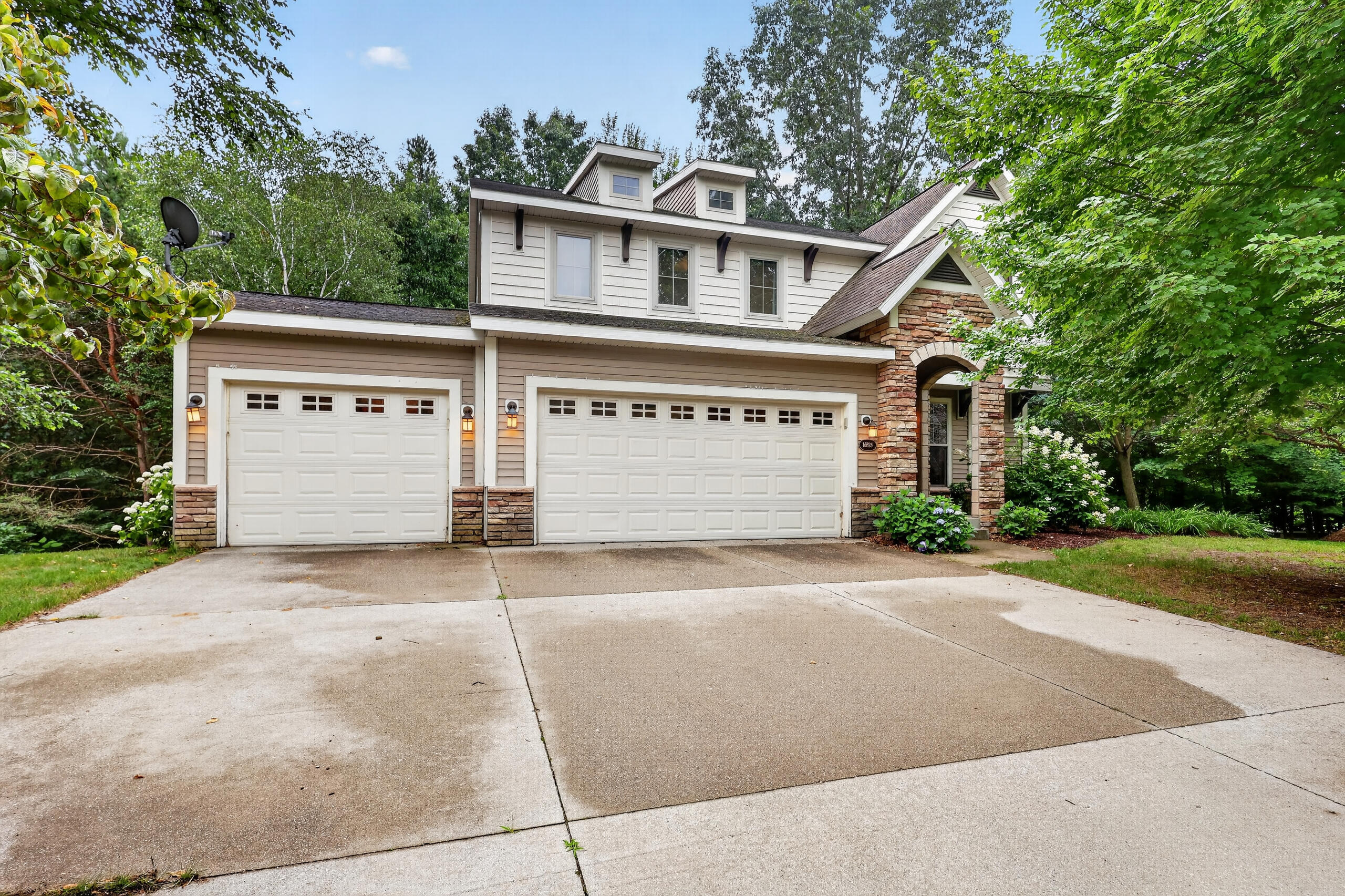 16826 Birchview Drive Property Photo 1