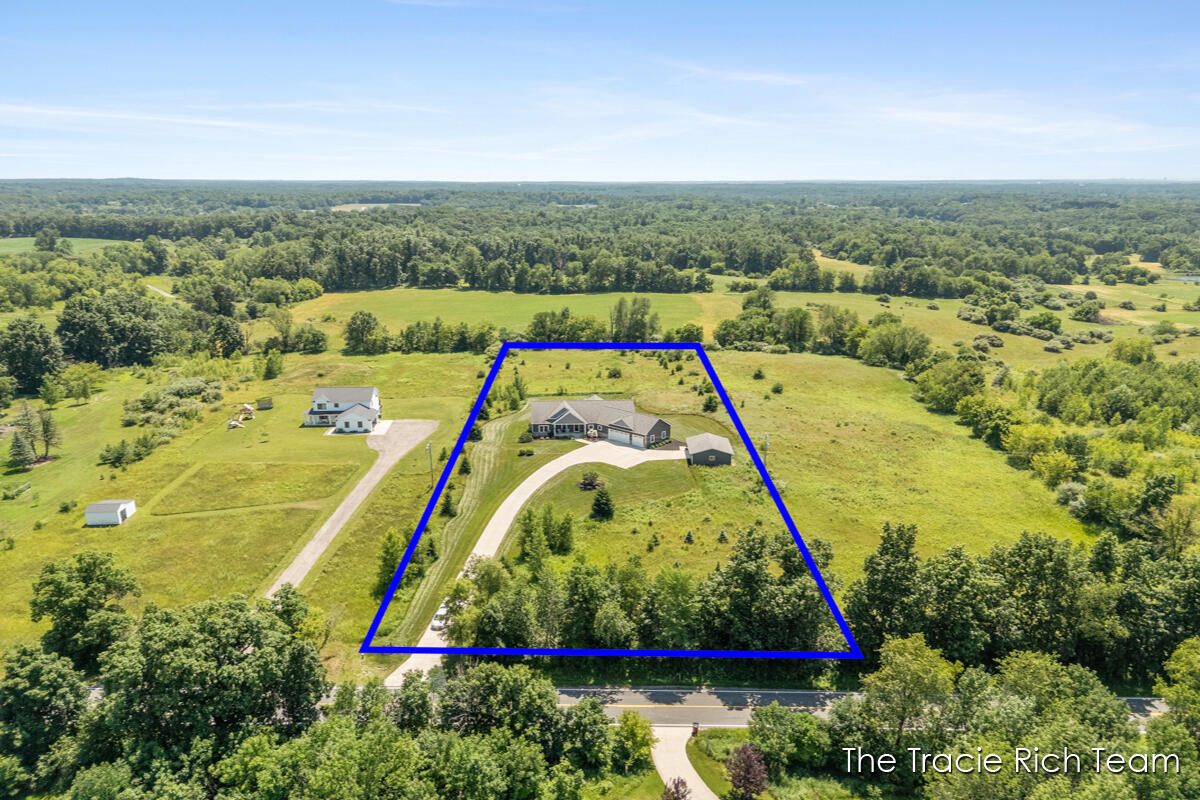 5930 12 Mile Road Ne Property Photo 5