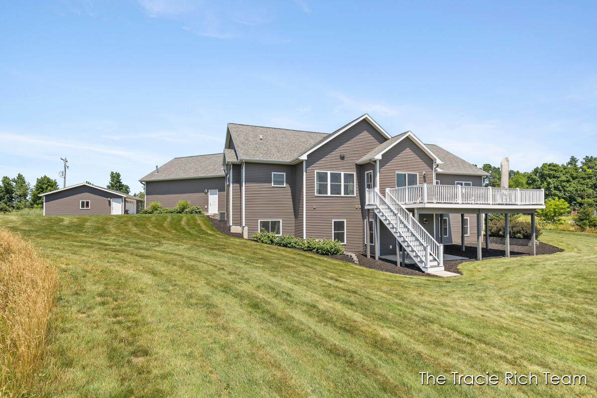 5930 12 Mile Road Ne Property Photo 6