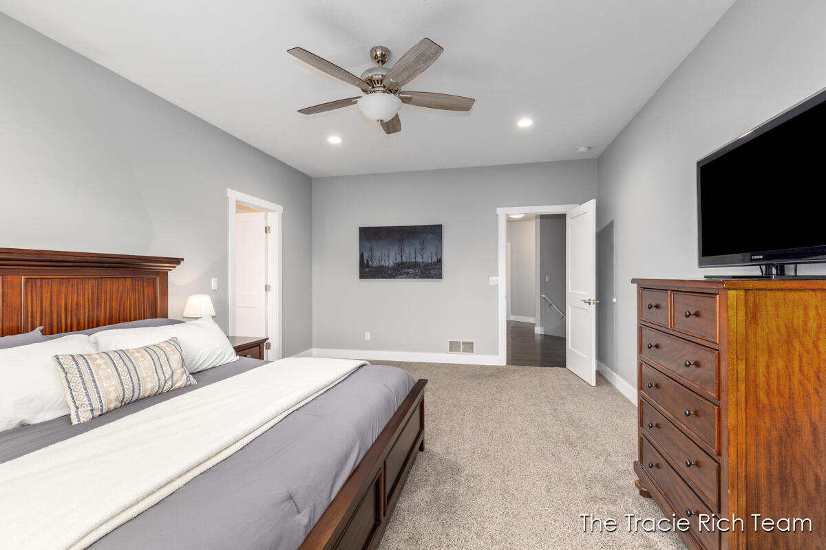 5930 12 Mile Road Ne Property Photo 21