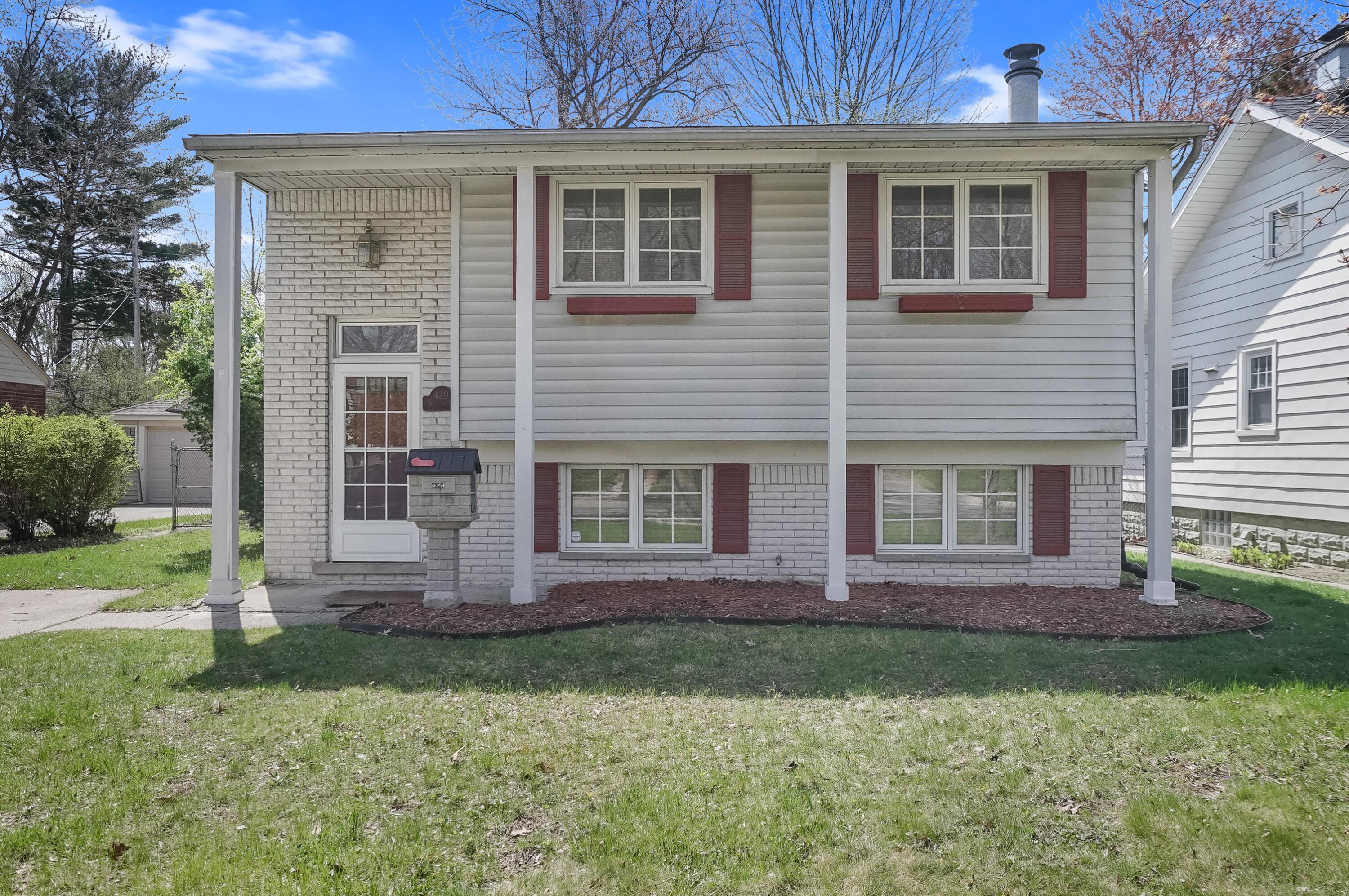429 Royal Avenue Property Photo 1