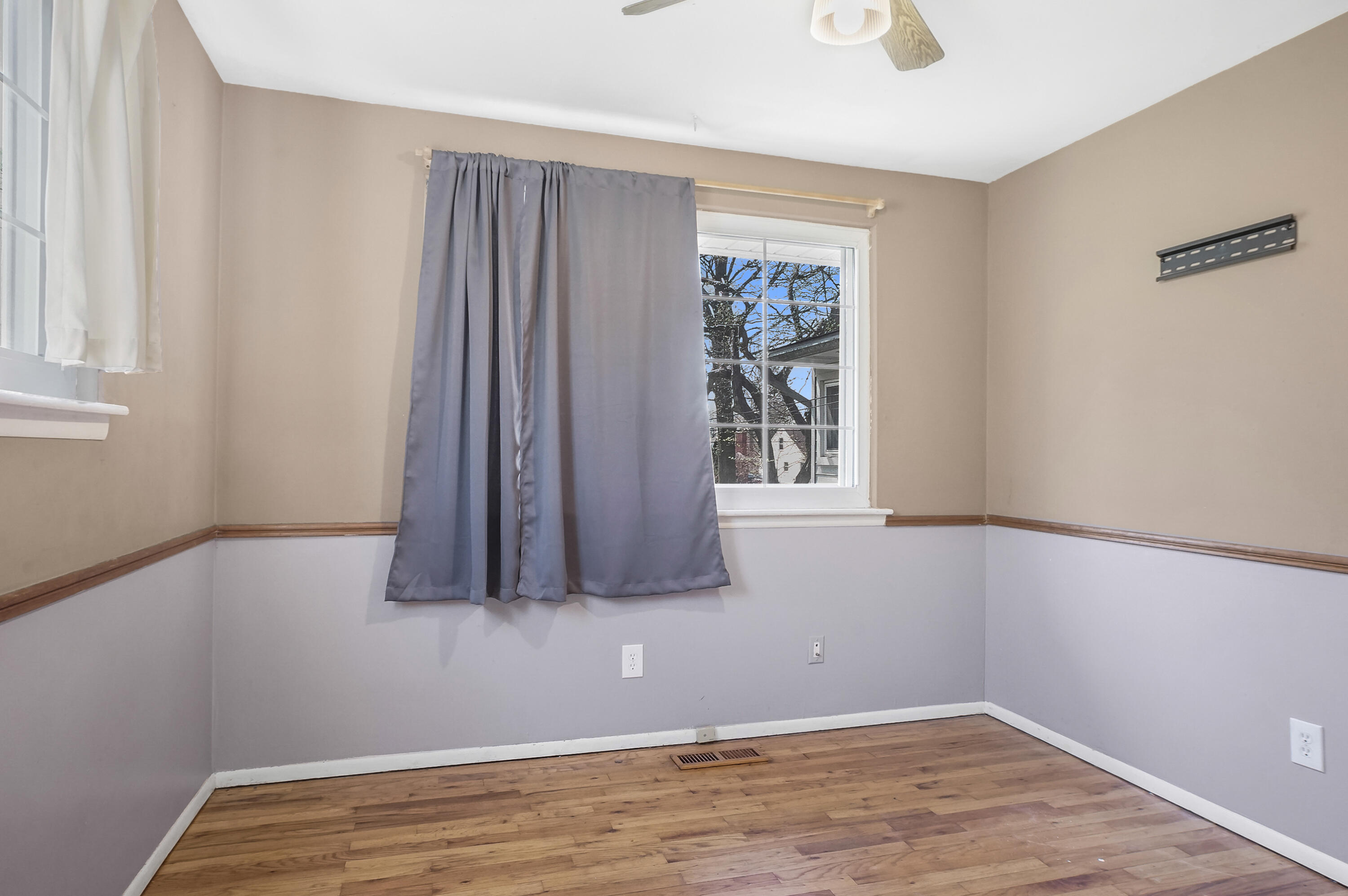 429 Royal Avenue Property Photo 2