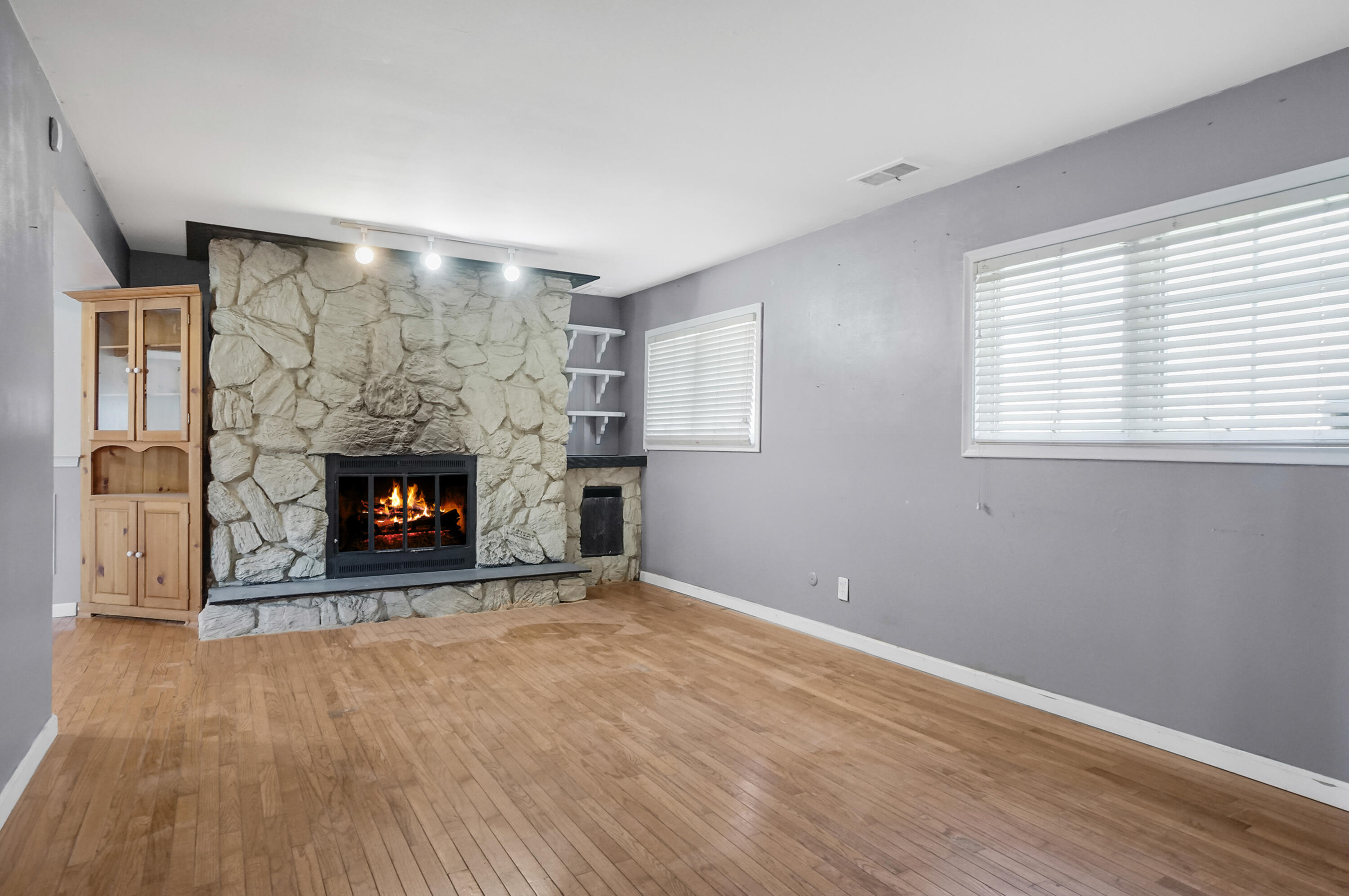 429 Royal Avenue Property Photo 8