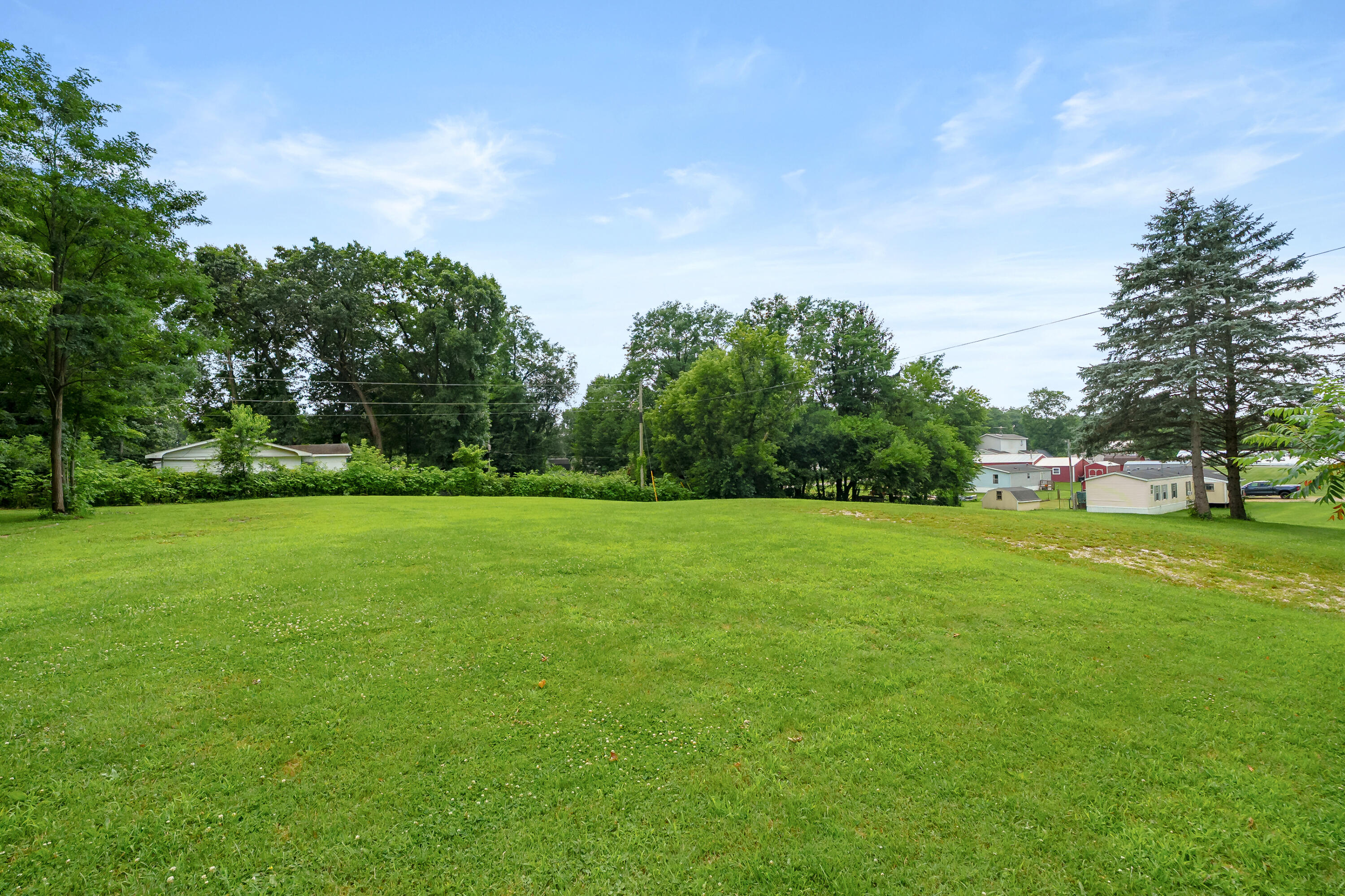 15437 North Street Property Photo 3