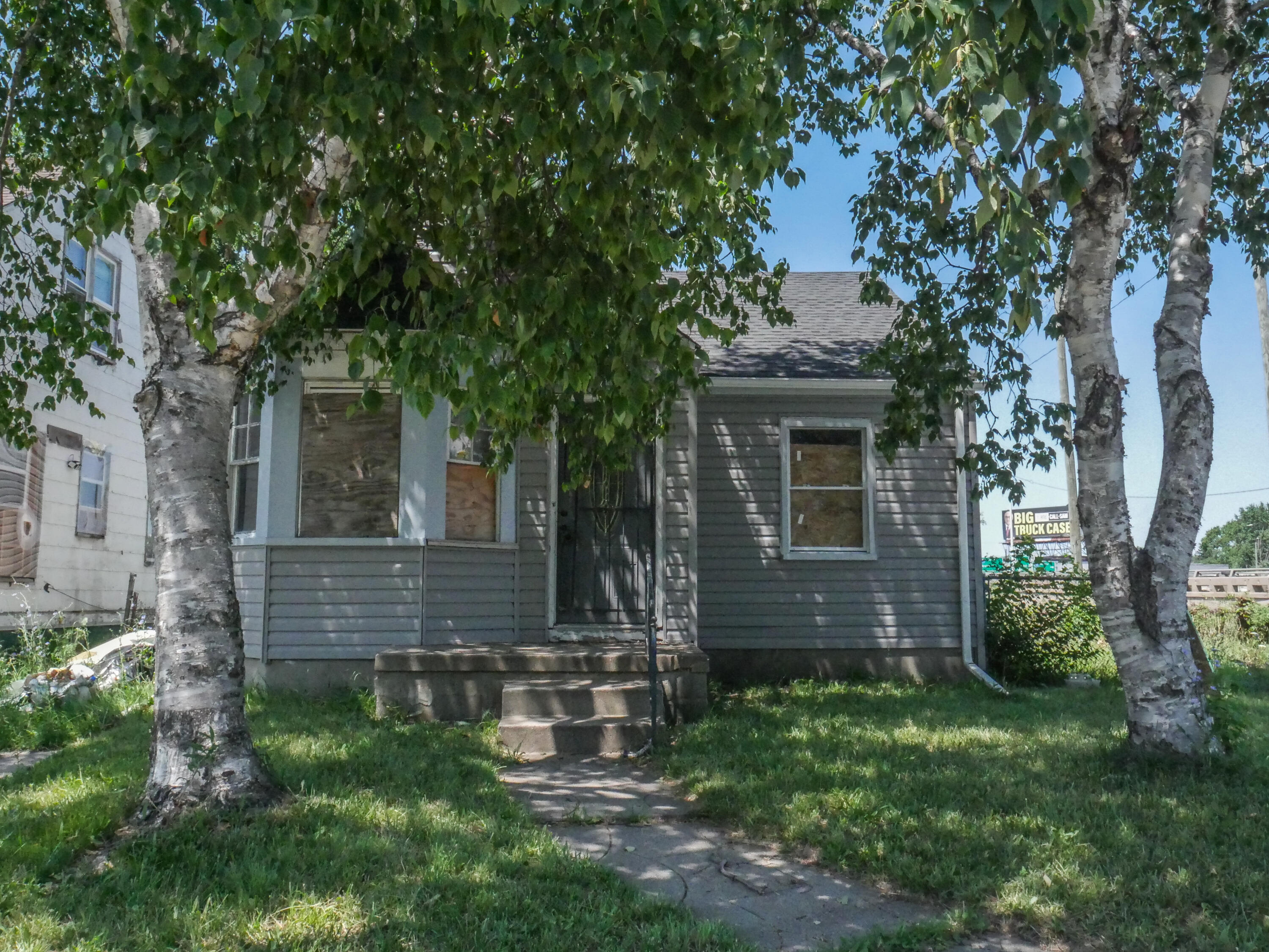 20525 Russell Property Photo 1