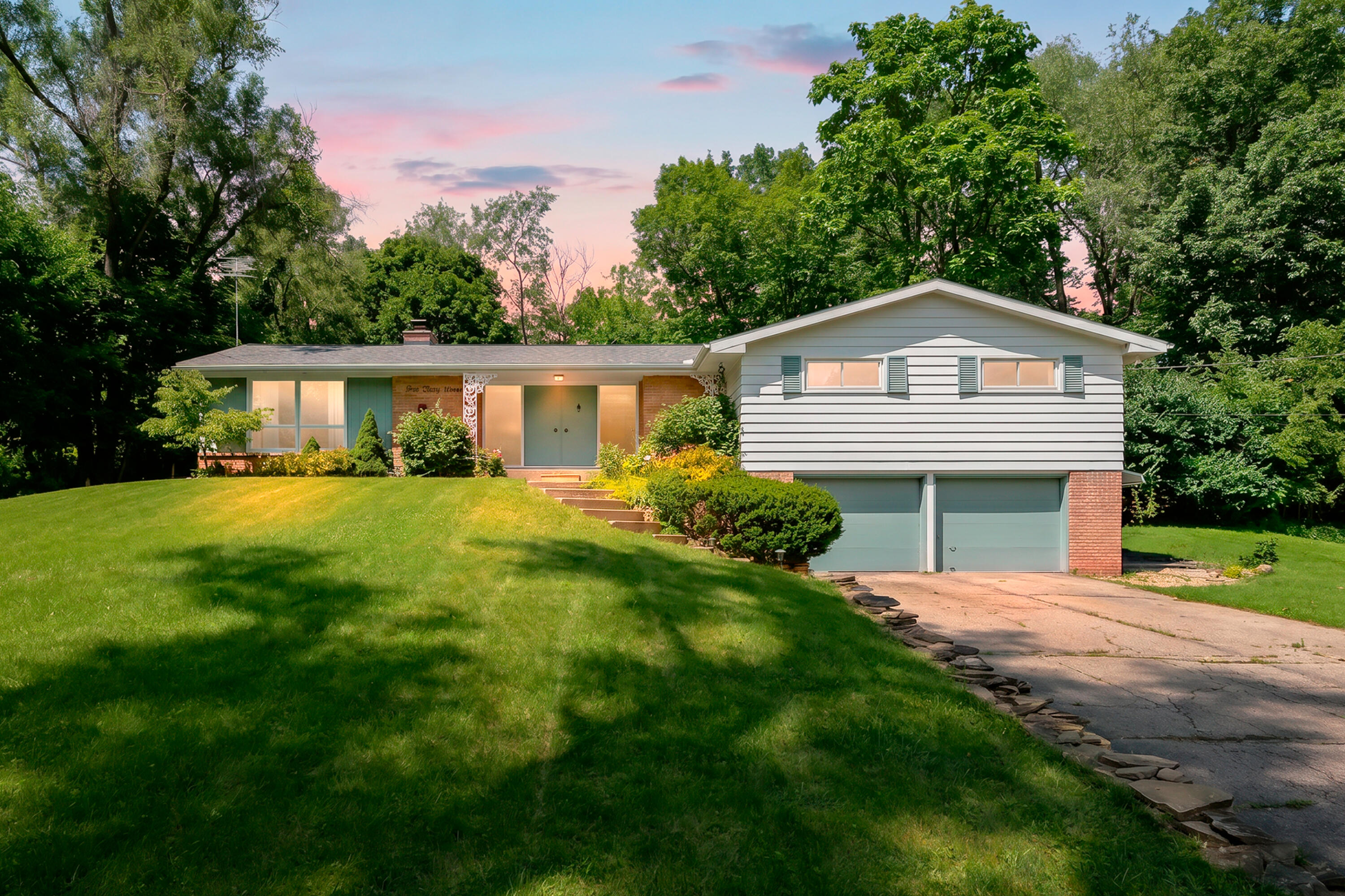 537 Parkdale Boulevard Property Photo 1